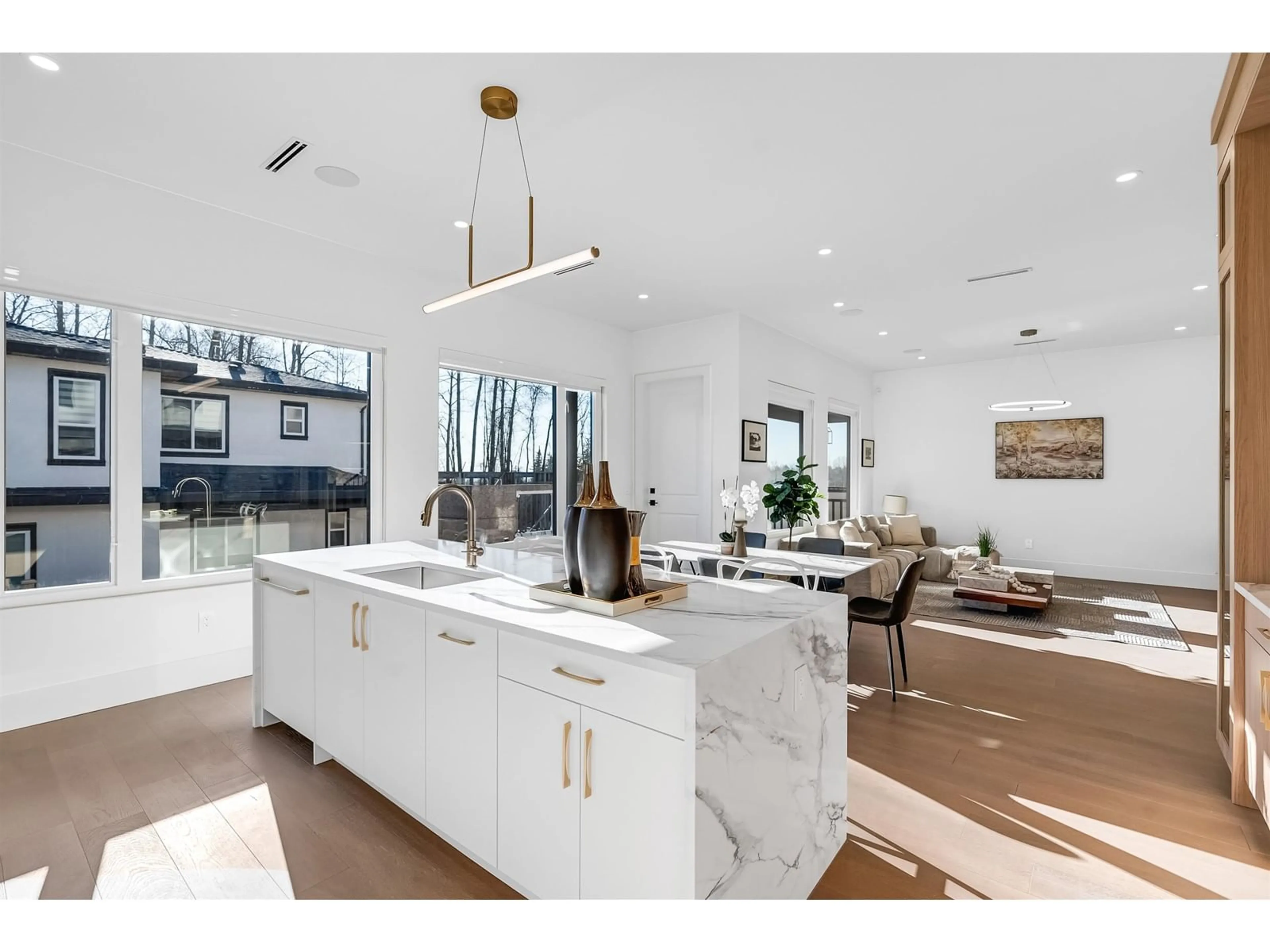 Open concept kitchen, unknown for 16640 18A, Surrey British Columbia V3Z9X5