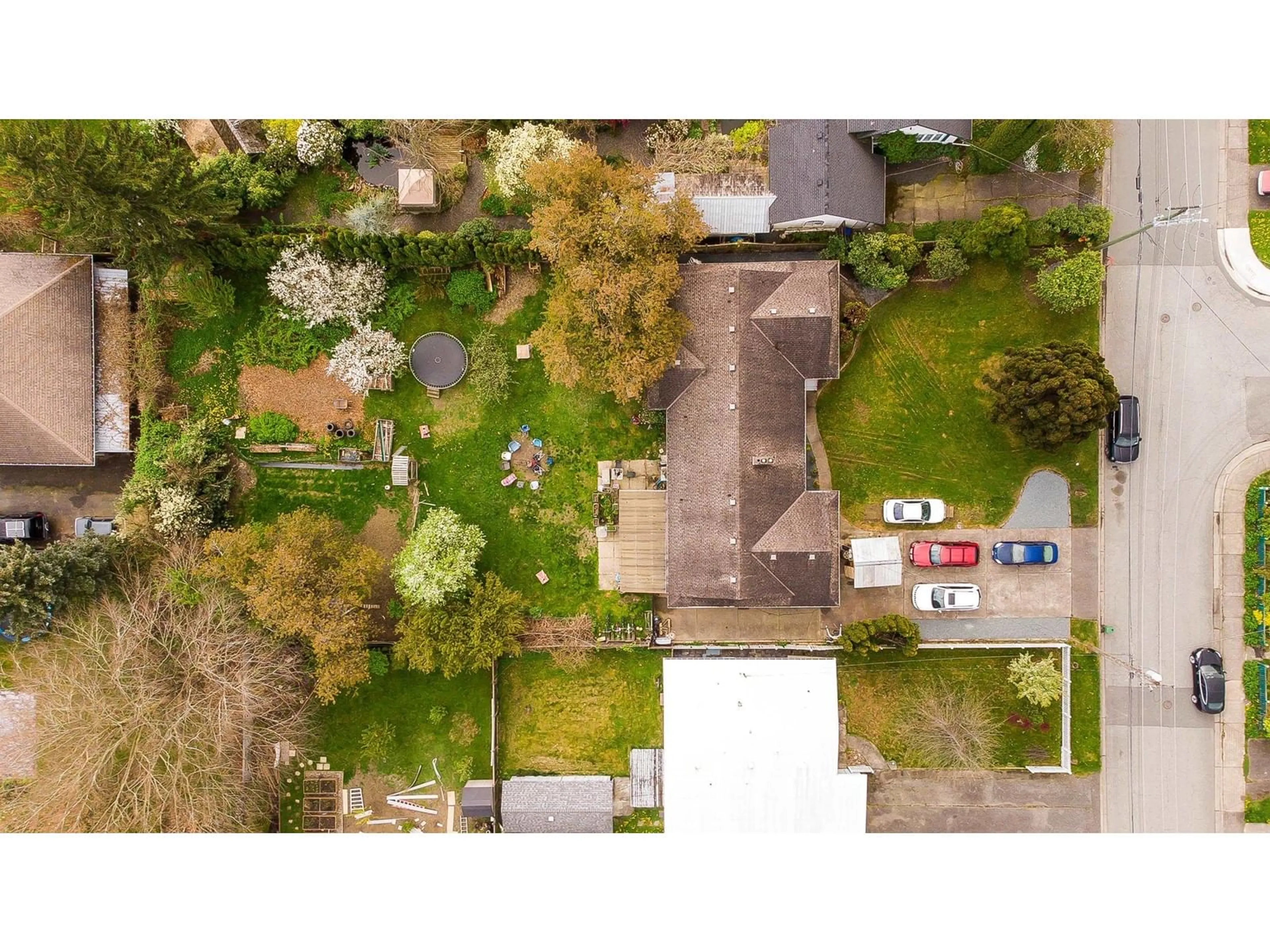 A pic from outside/outdoor area/front of a property/back of a property/a pic from drone, street for 9736 WILLIAMS STREET, Chilliwack British Columbia V2P5G7