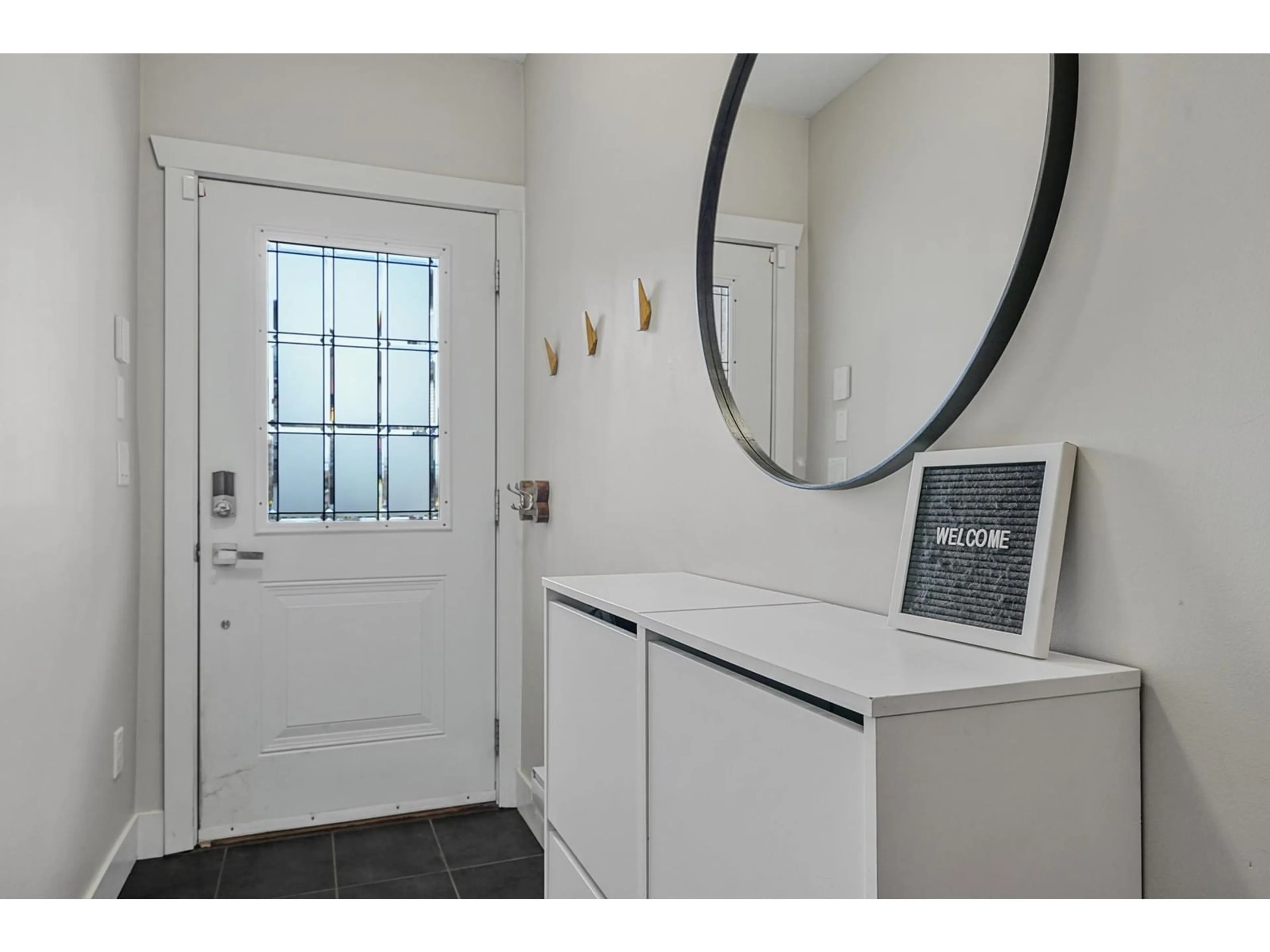 Indoor entryway for 16 - 2950 LEFEUVRE, Abbotsford British Columbia V4X0B2