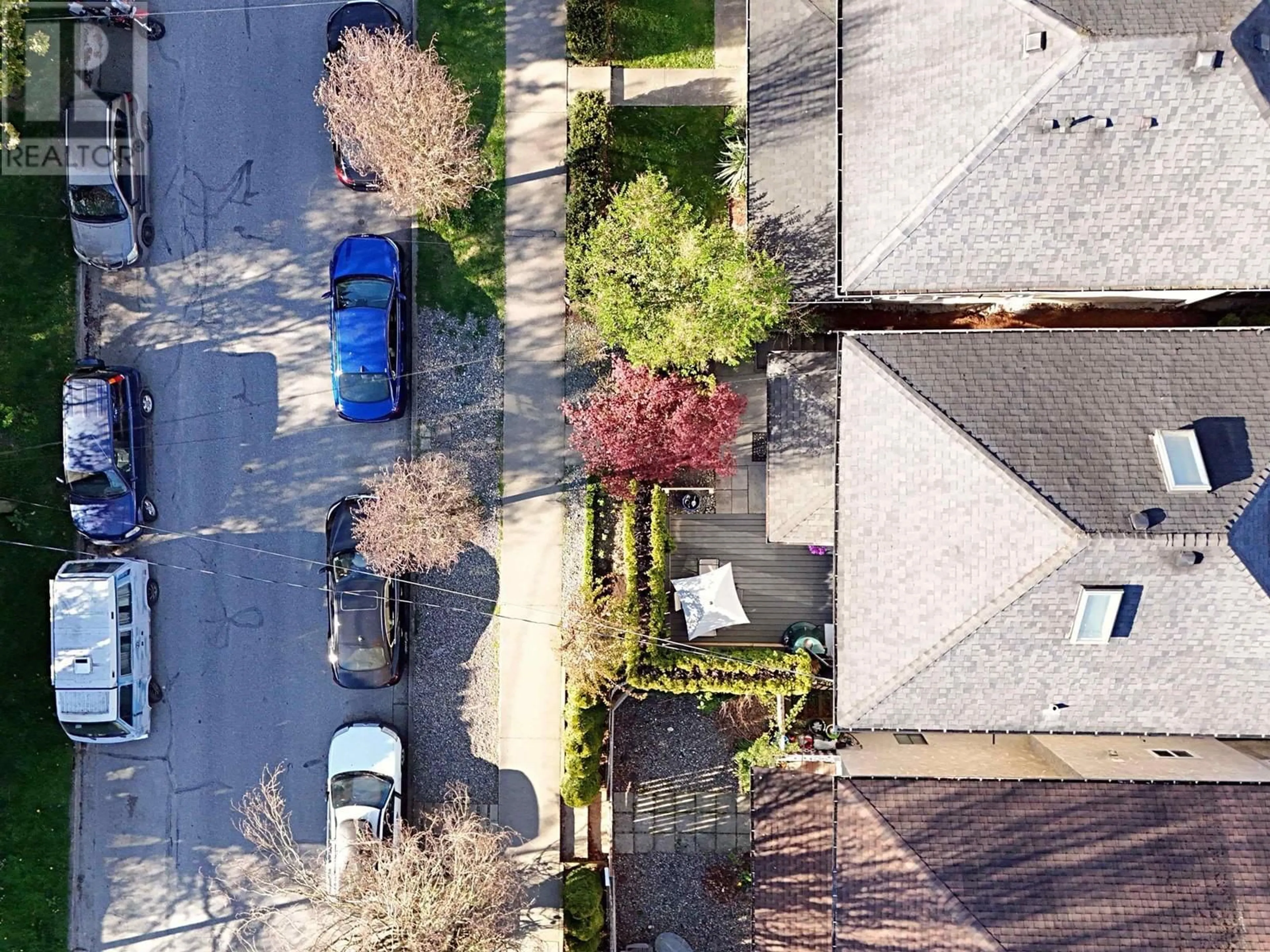 A pic from outside/outdoor area/front of a property/back of a property/a pic from drone, street for 3516 SOPHIA STREET, Vancouver British Columbia V5V3T8