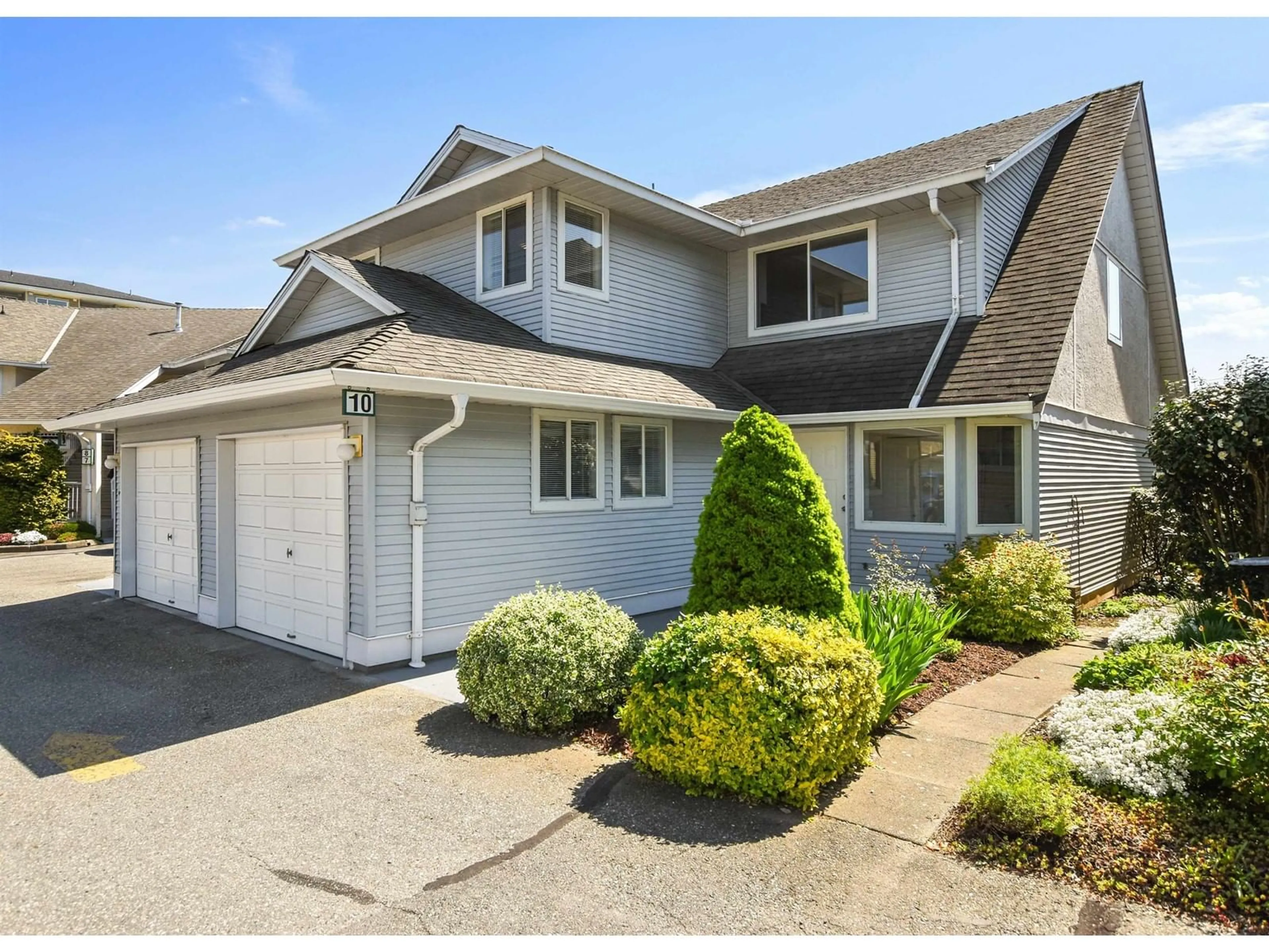 Home with vinyl exterior material, street for 10 - 2475 EMERSON, Abbotsford British Columbia V2T4W5