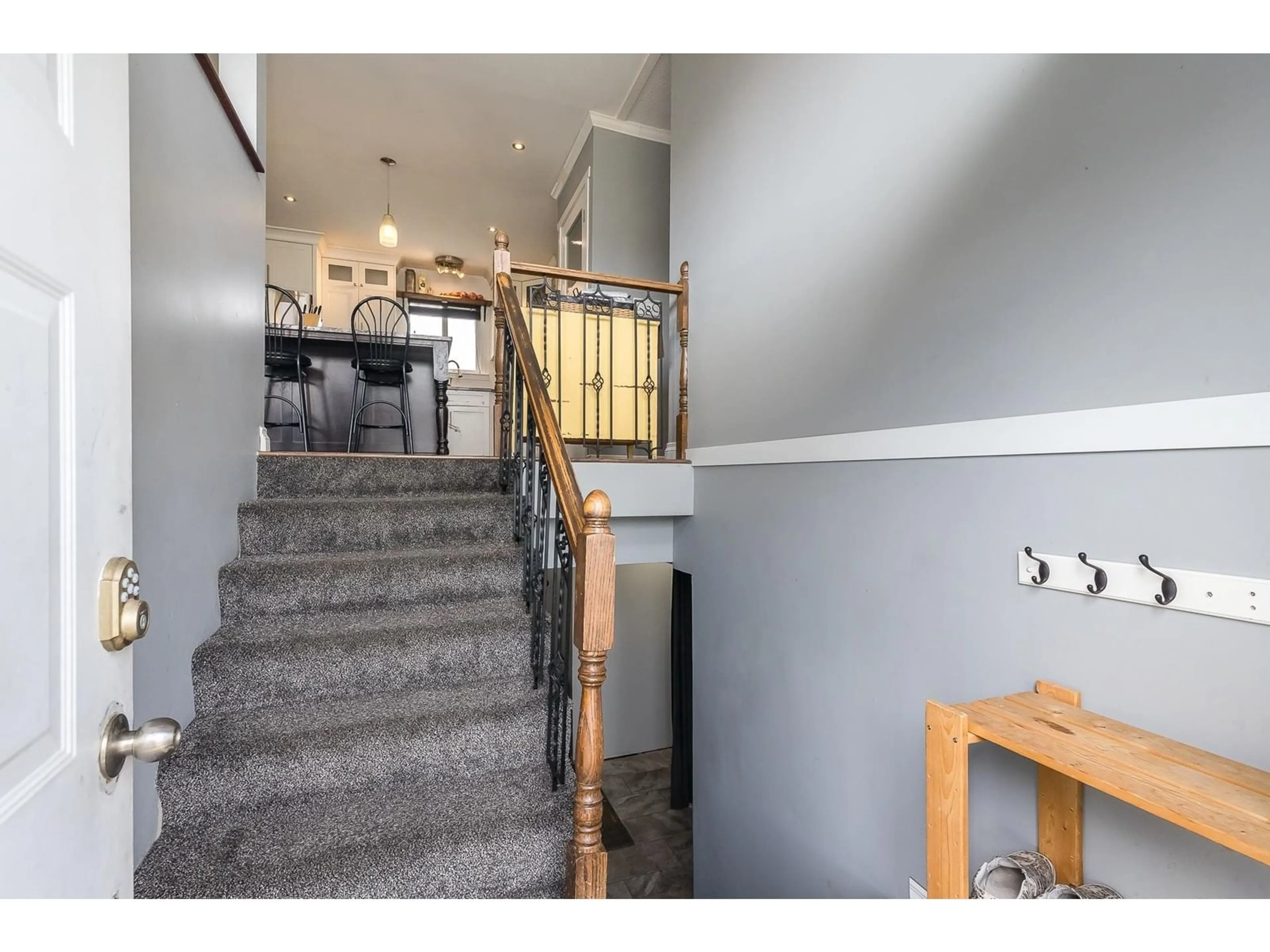Indoor foyer for 8895 HAZEL STREET, Chilliwack British Columbia V2P7C7