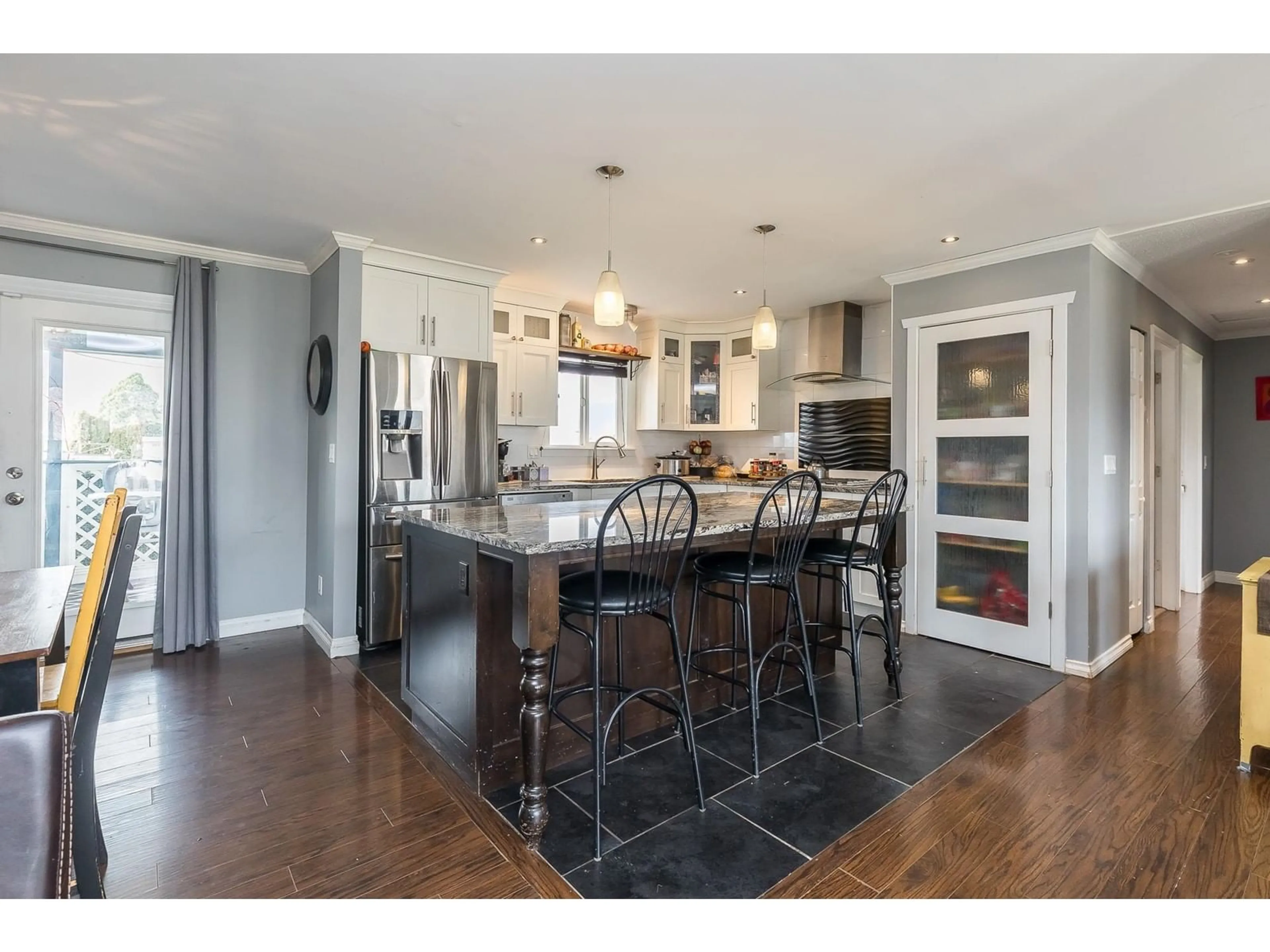 Open concept kitchen, wood/laminate floor for 8895 HAZEL STREET, Chilliwack British Columbia V2P7C7