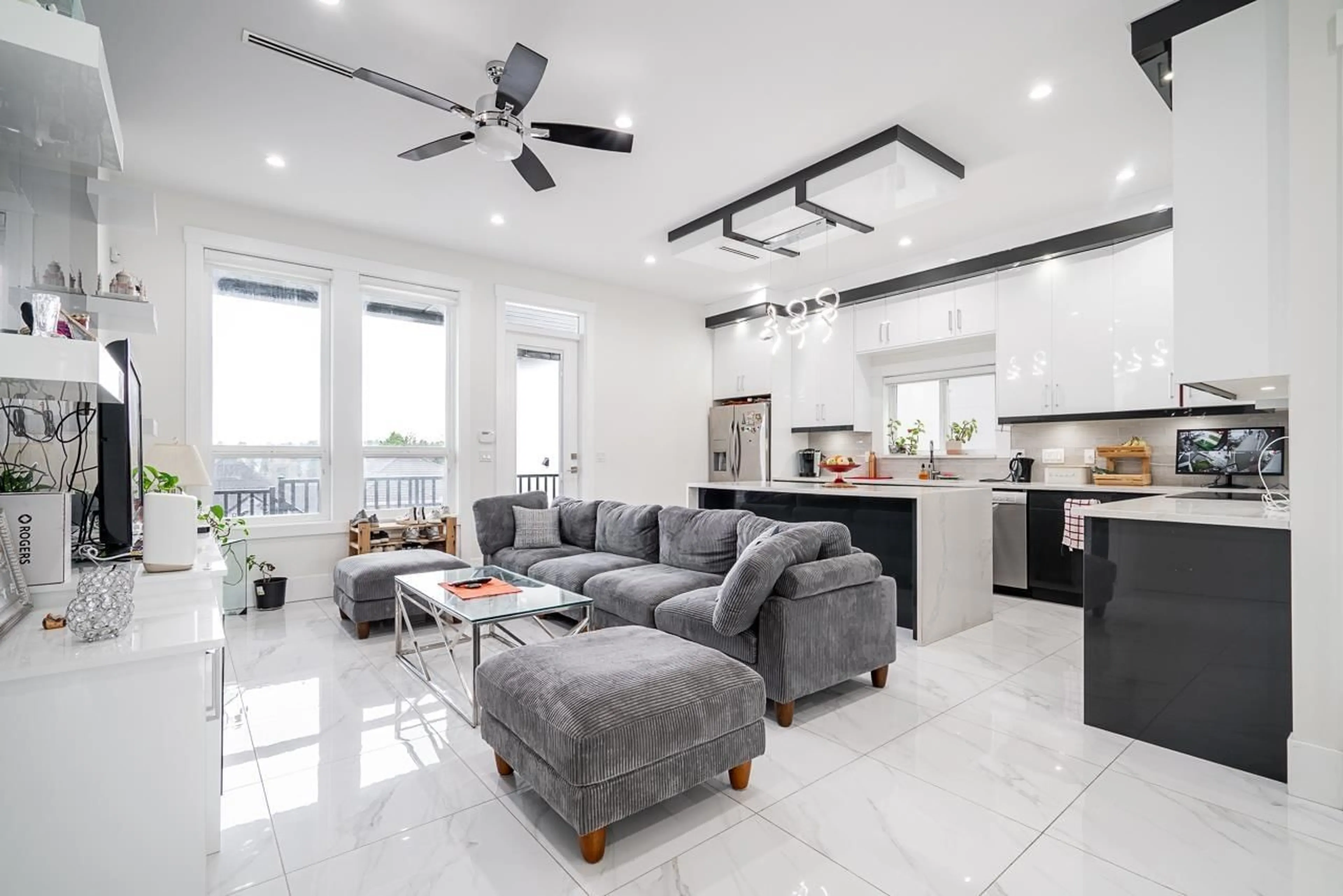Open concept kitchen, unknown for 14444 68A, Surrey British Columbia V3S2C2