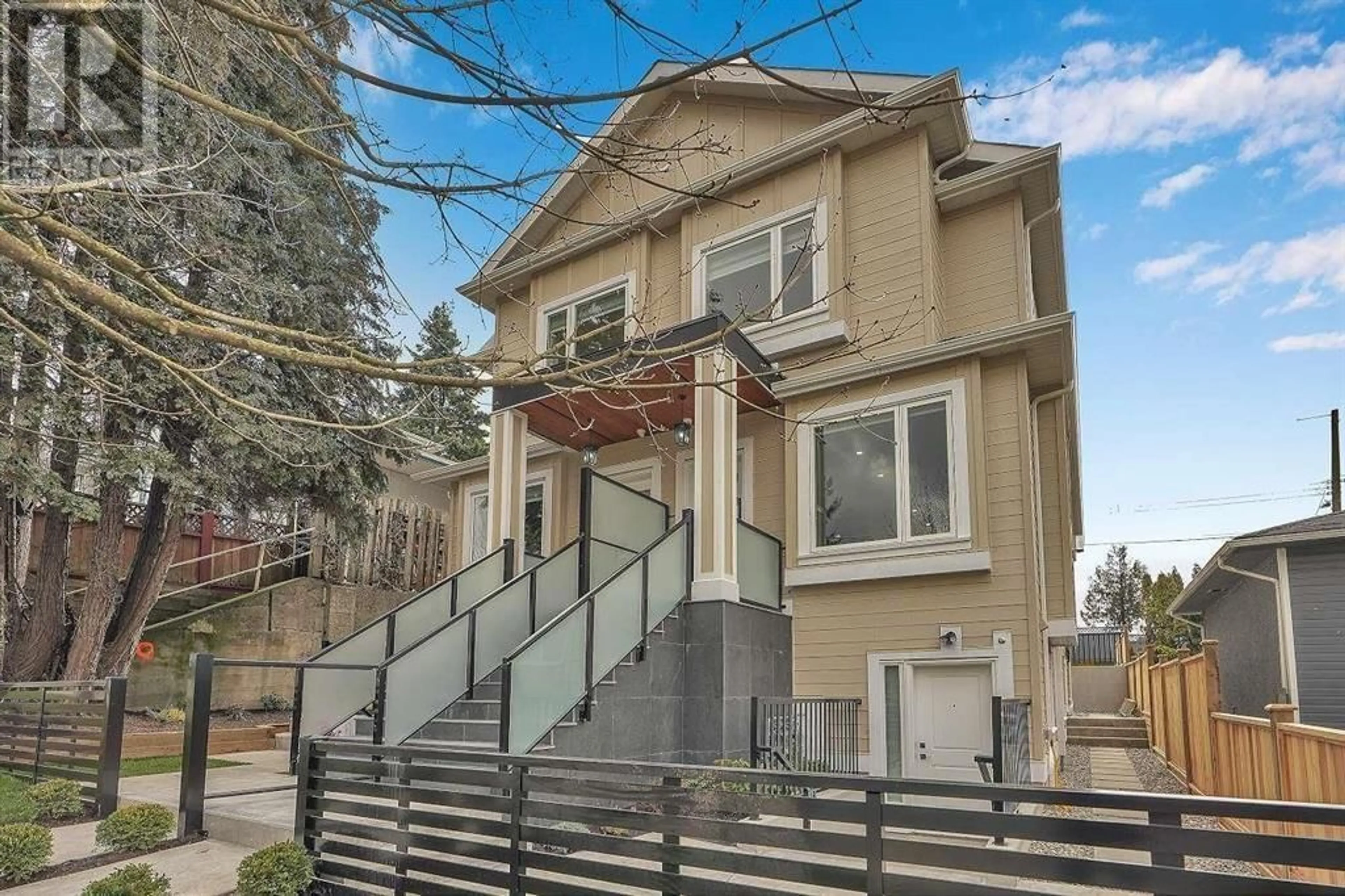 Stairs for 1548 41ST AVENUE, Vancouver British Columbia V5P1K2