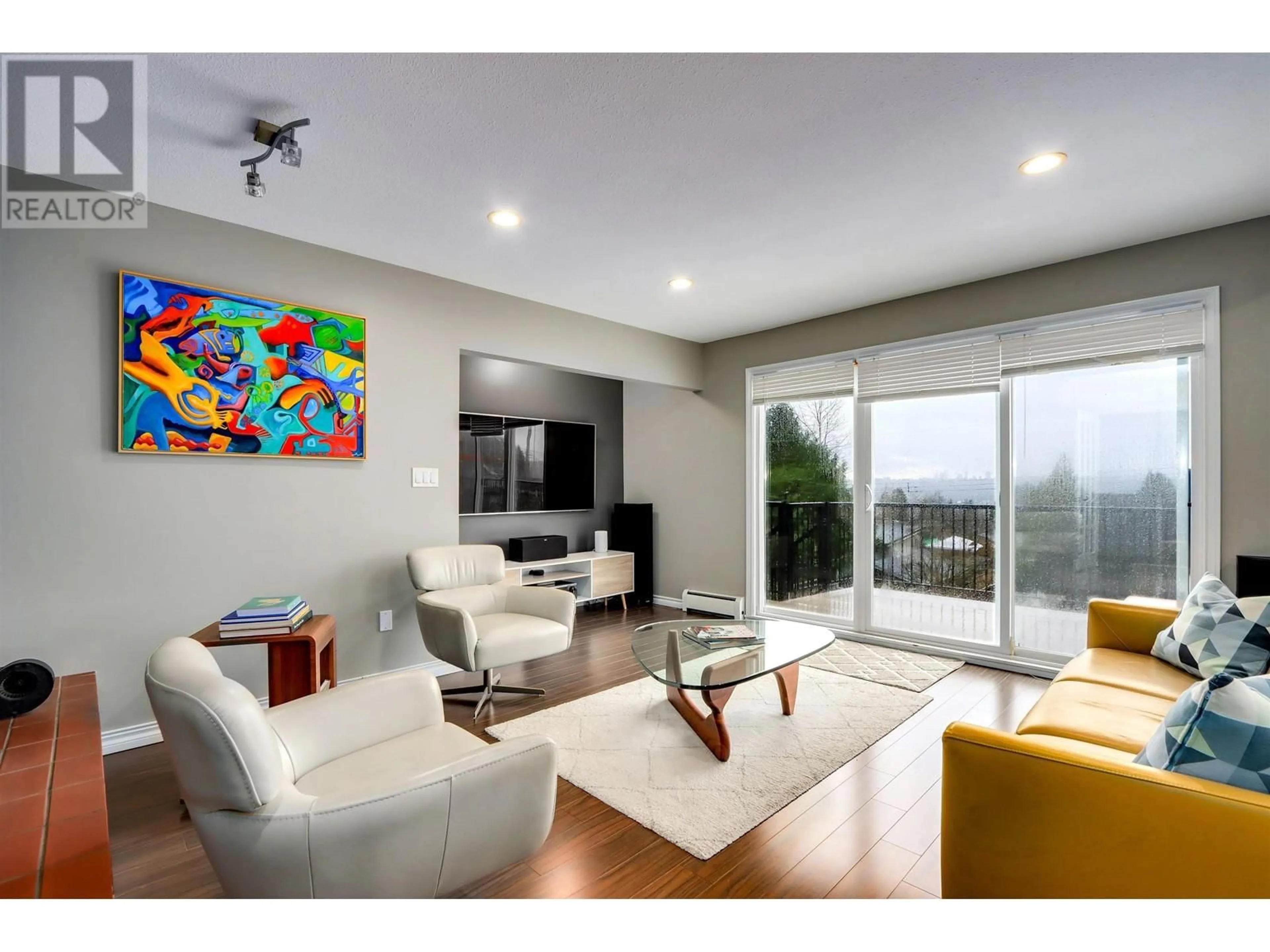 Living room with furniture, wood/laminate floor for 6112 KITCHENER STREET, Burnaby British Columbia V5B2J4