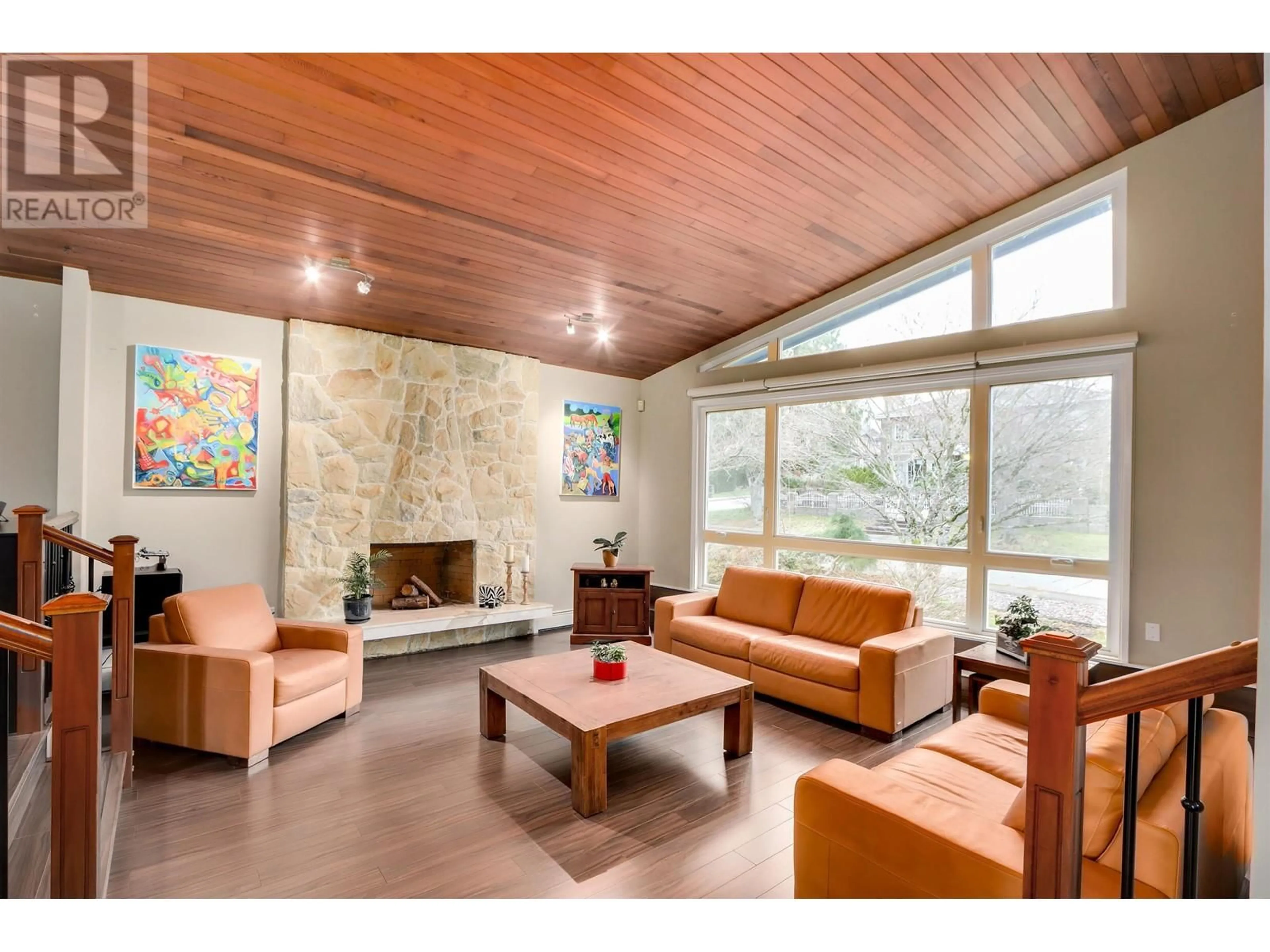 Living room with furniture, unknown for 6112 KITCHENER STREET, Burnaby British Columbia V5B2J4