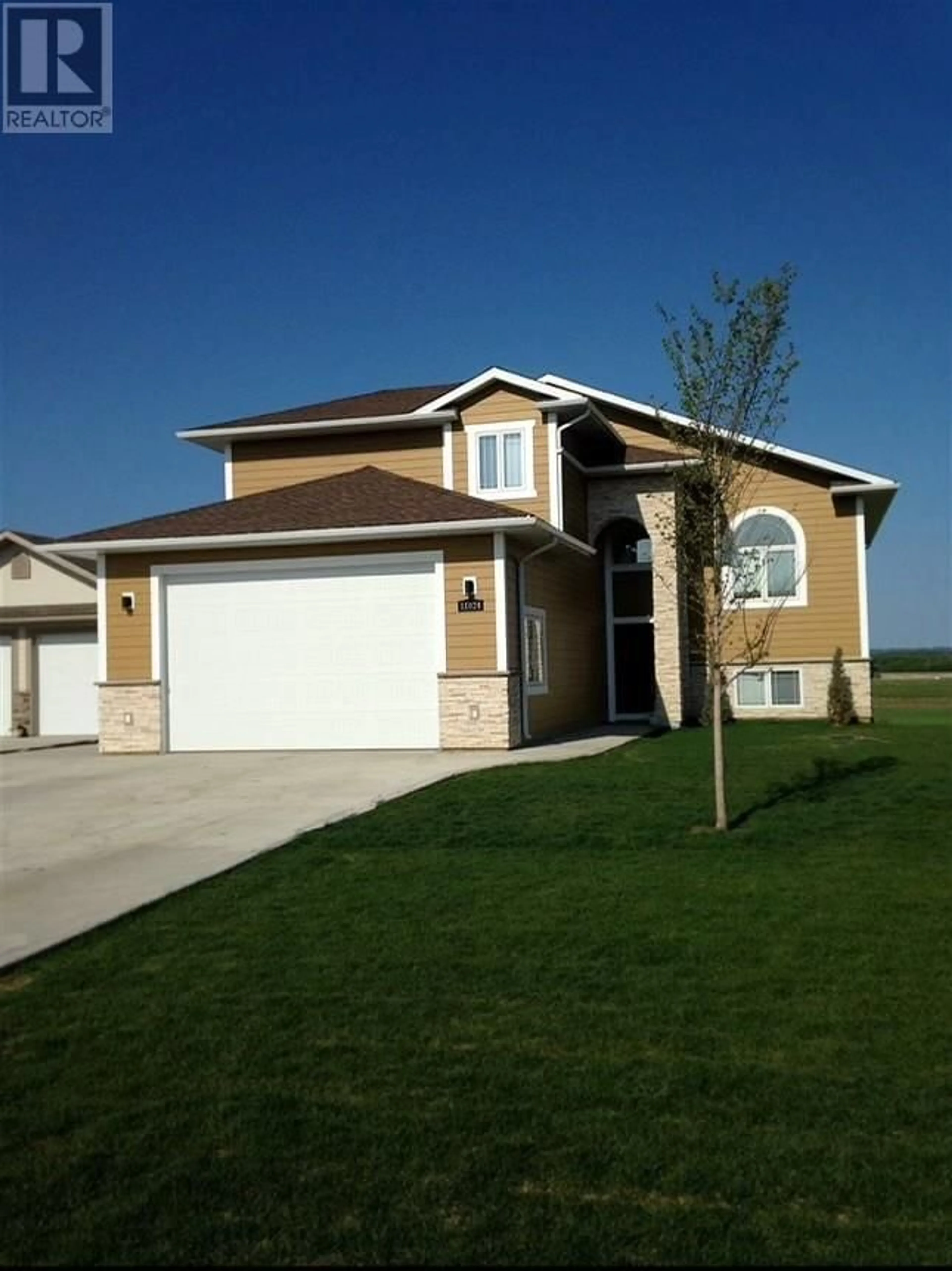 Home with vinyl exterior material, street for 11024 110 STREET, Fort St. John British Columbia V1J0J7