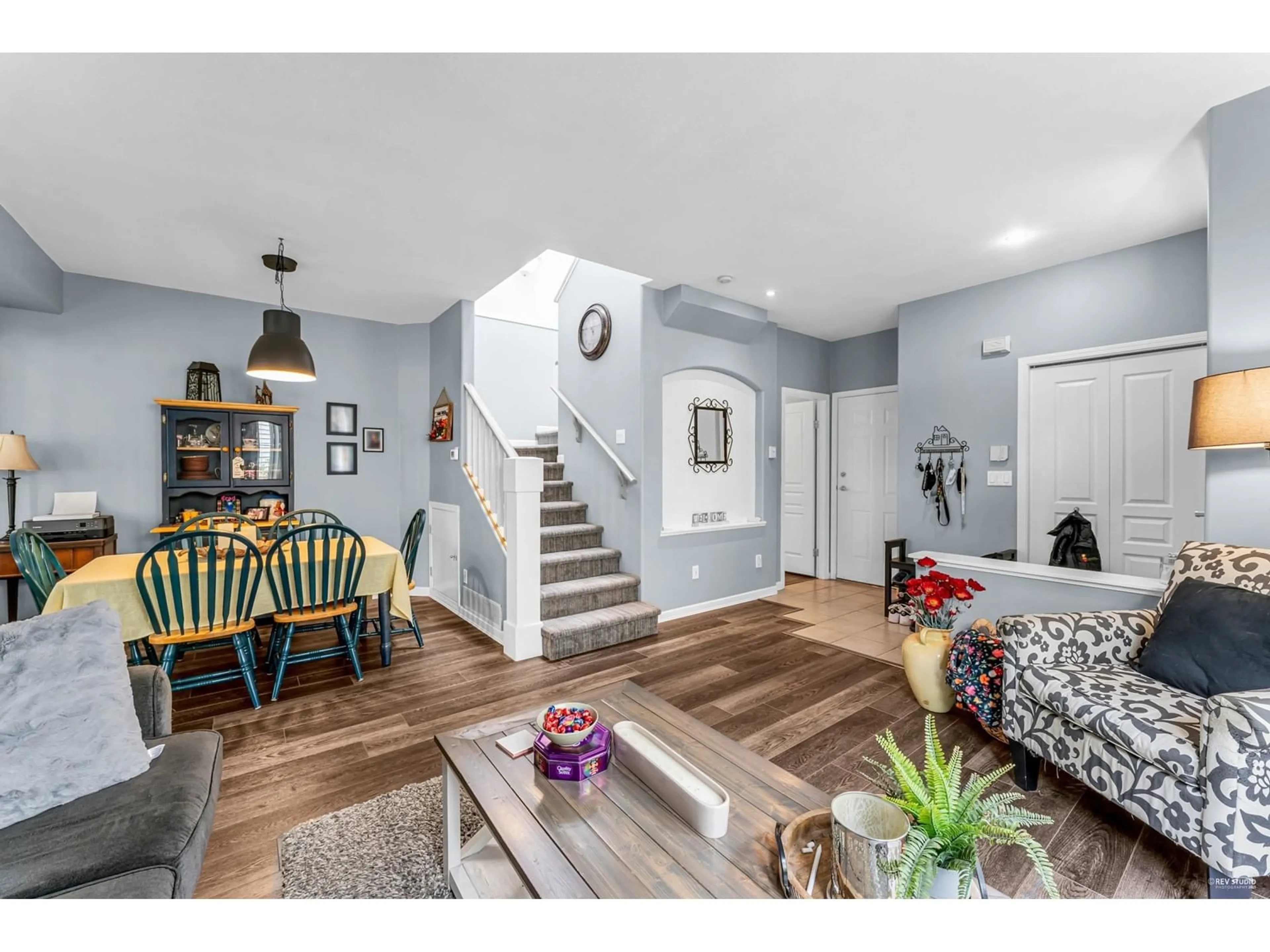 Indoor entryway for 50 - 6950 120, Surrey British Columbia V3W3M7