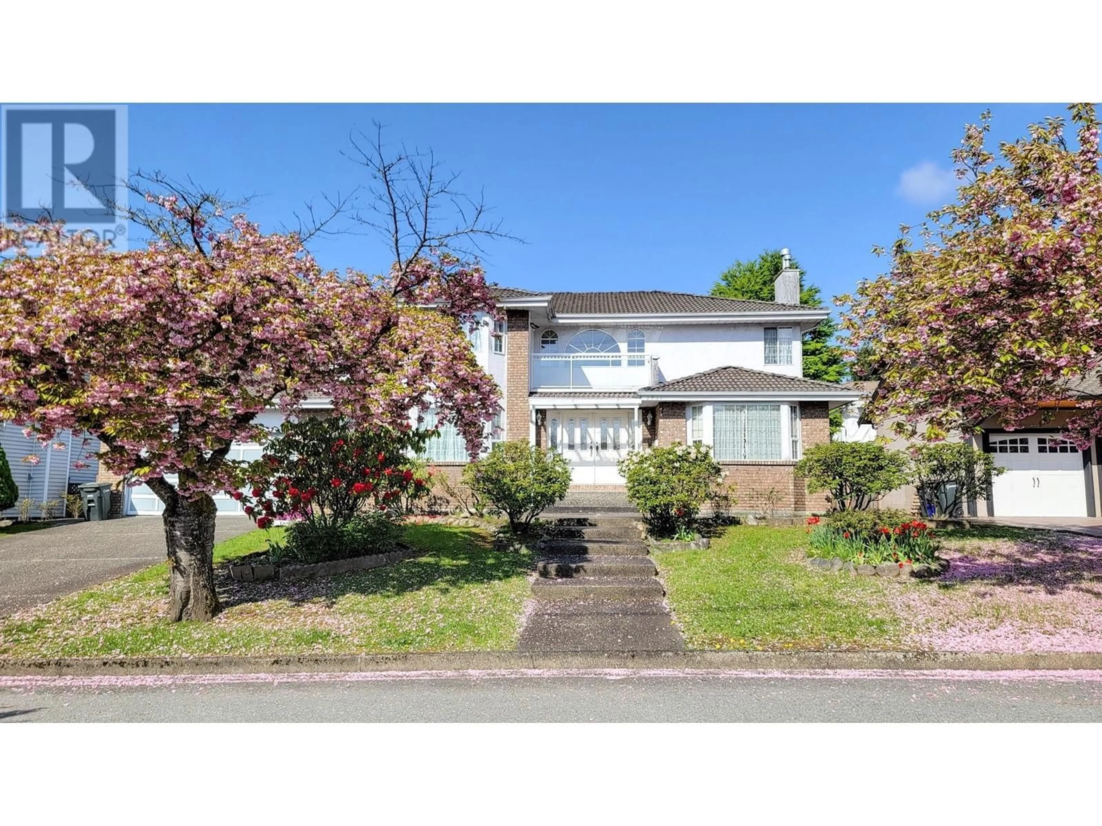 A pic from outside/outdoor area/front of a property/back of a property/a pic from drone, street for 2931 PHILLIPS AVENUE, Burnaby British Columbia V5A2W4