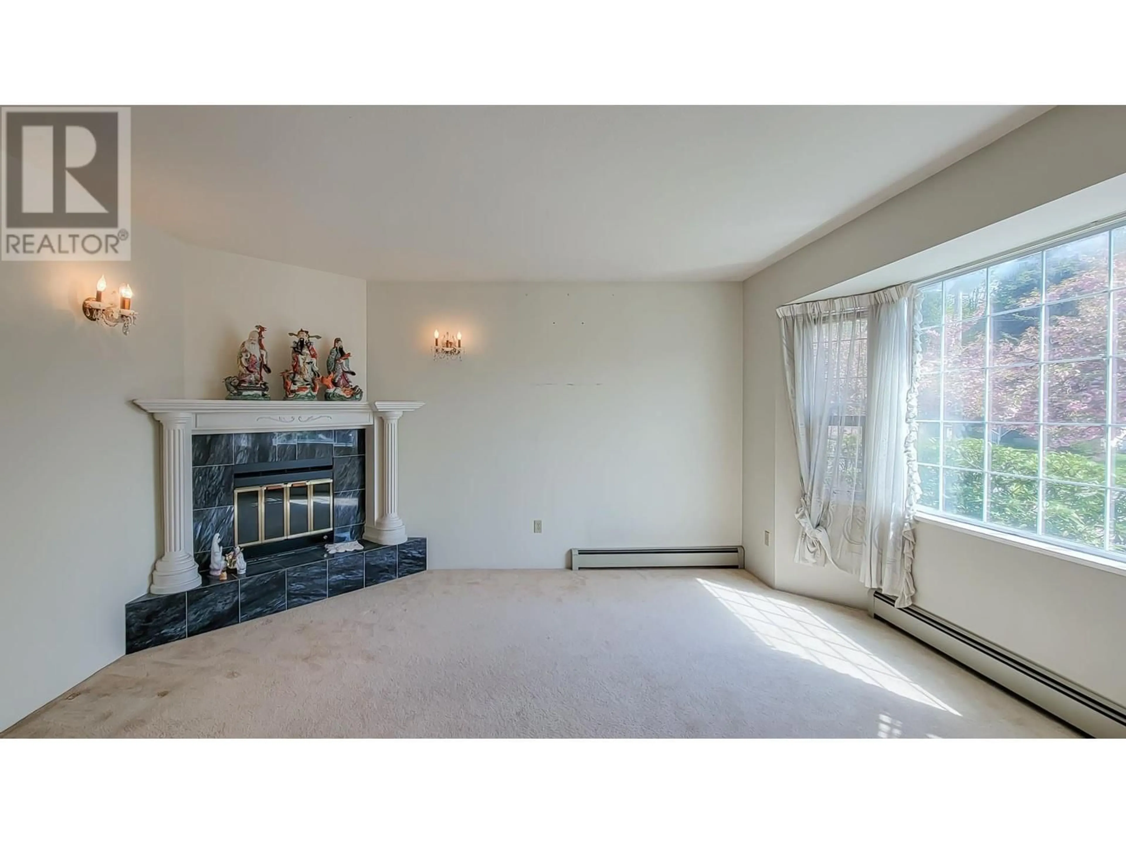 A pic of a room for 2931 PHILLIPS AVENUE, Burnaby British Columbia V5A2W4