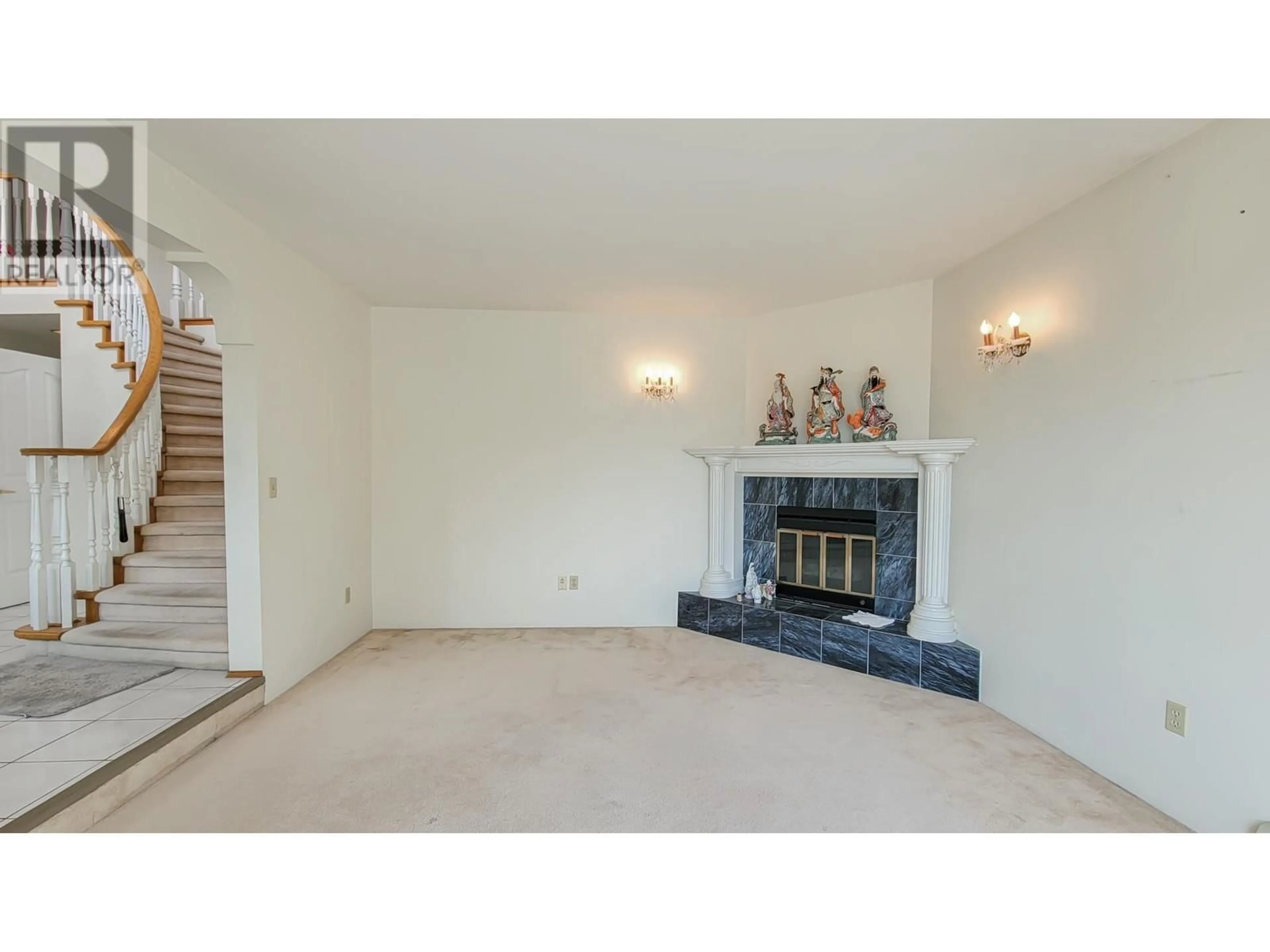 A pic of a room for 2931 PHILLIPS AVENUE, Burnaby British Columbia V5A2W4
