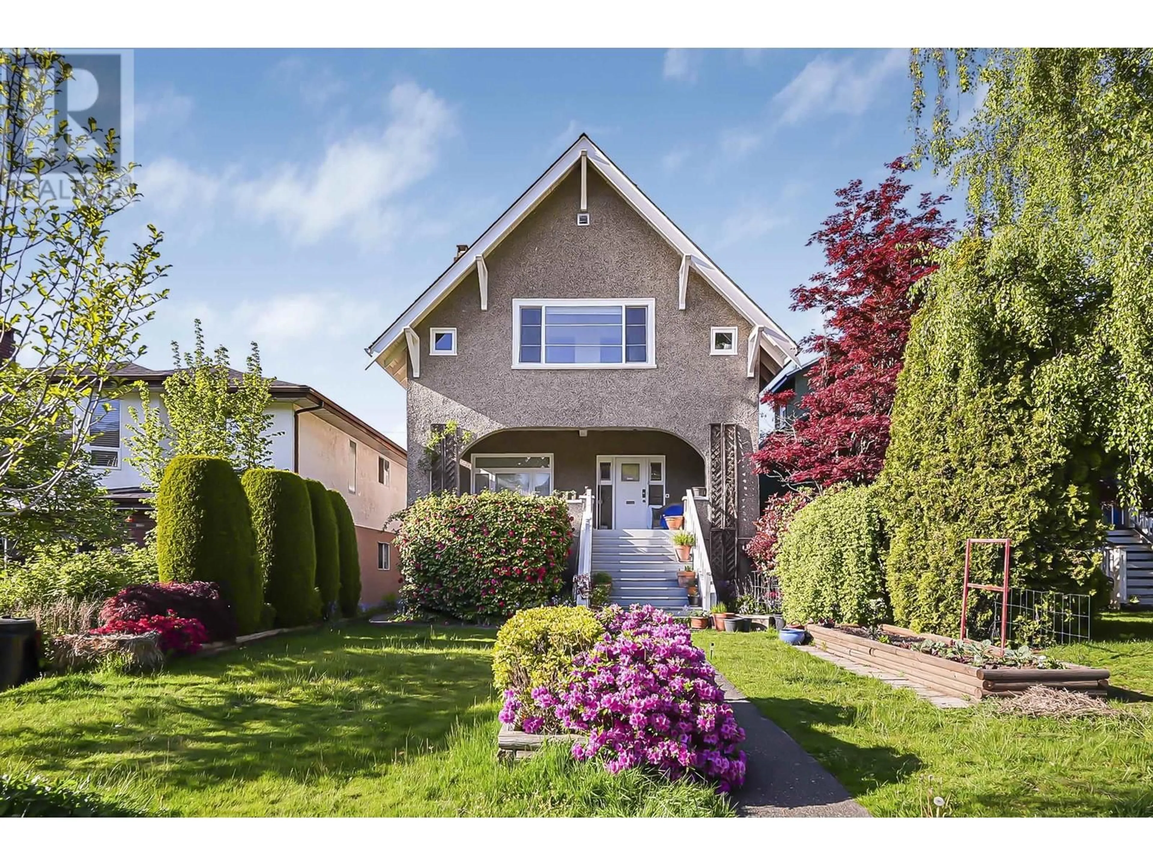 Home with vinyl exterior material, street for 173 19TH AVENUE, Vancouver British Columbia V5Y2B5