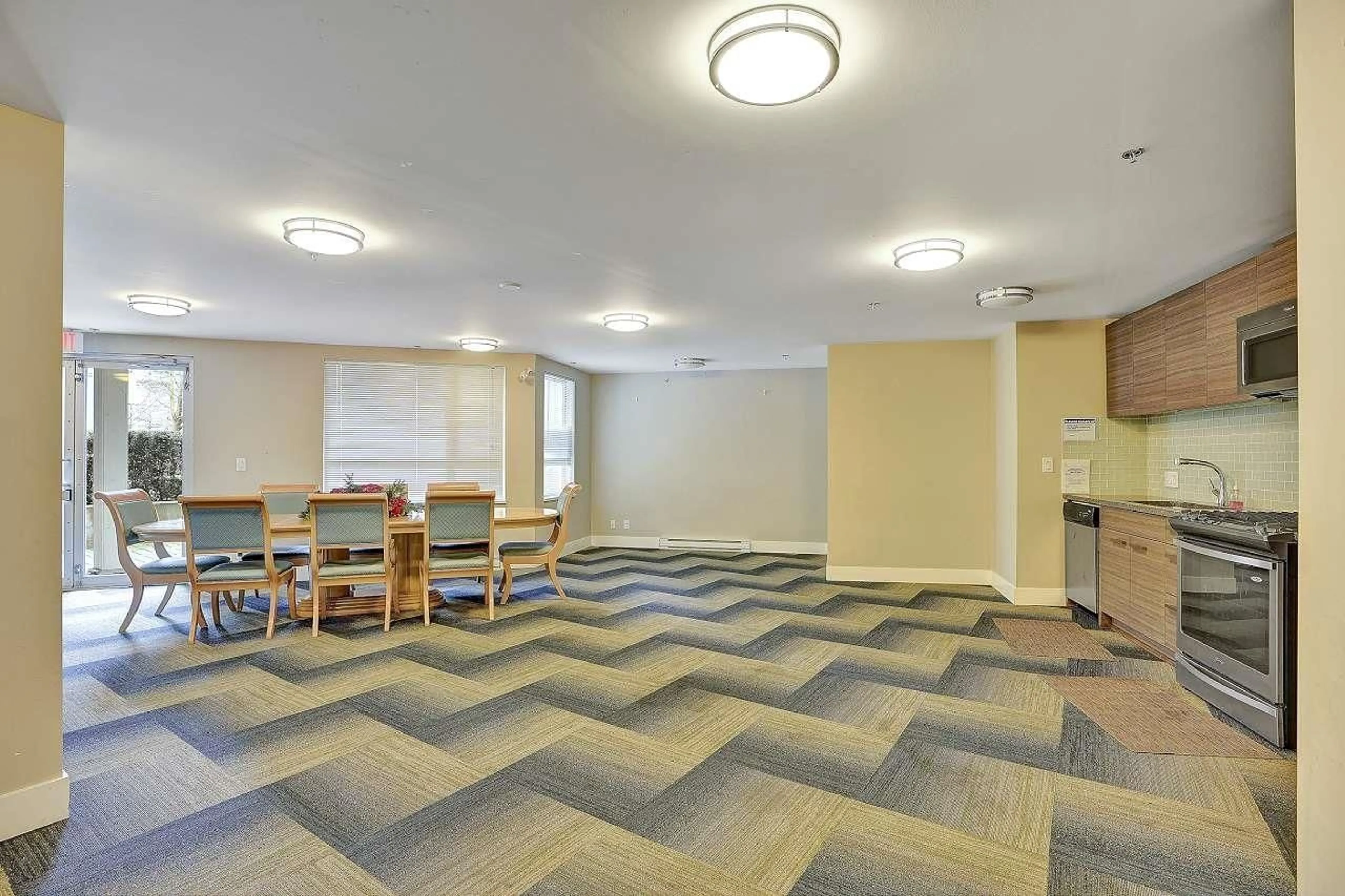 Indoor foyer for 326 - 13228 OLD YALE ROAD, Surrey British Columbia V3T0K3