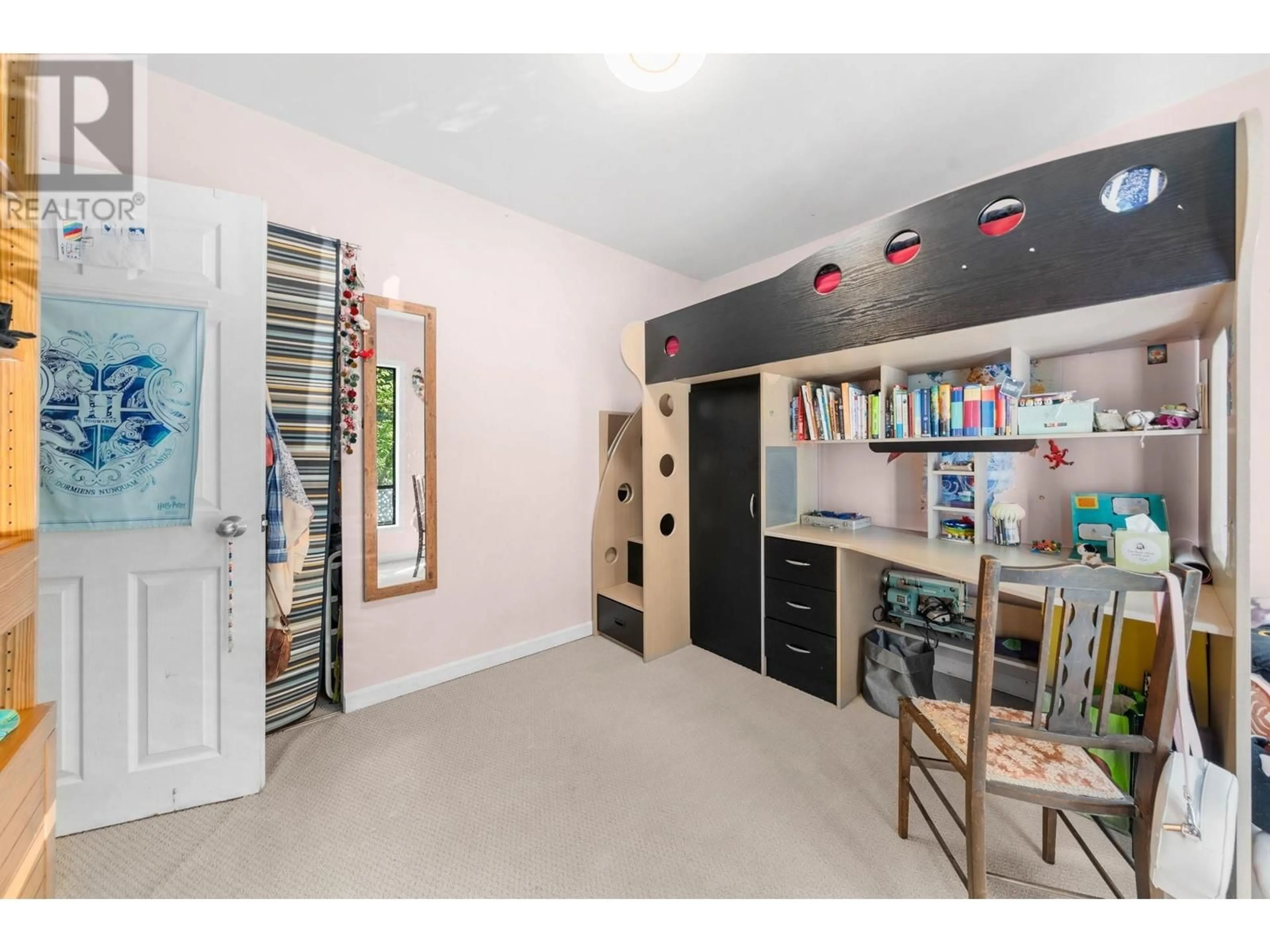 Storage room or clothes room or walk-in closet for 2152 MACKAY AVENUE, North Vancouver British Columbia V7P2M7