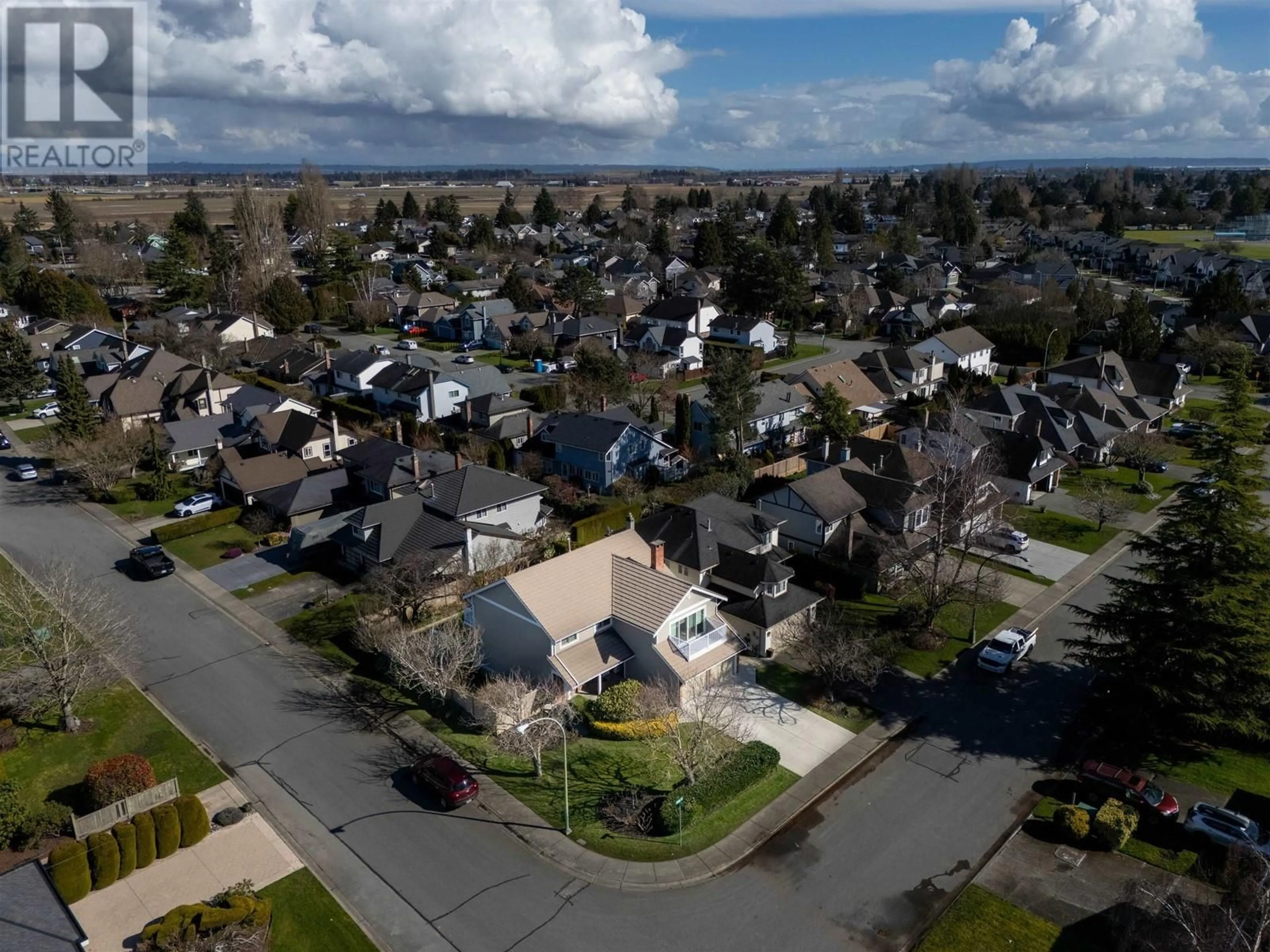 A pic from outside/outdoor area/front of a property/back of a property/a pic from drone, street for 5329 LAUREL WAY, Delta British Columbia V4K4H5