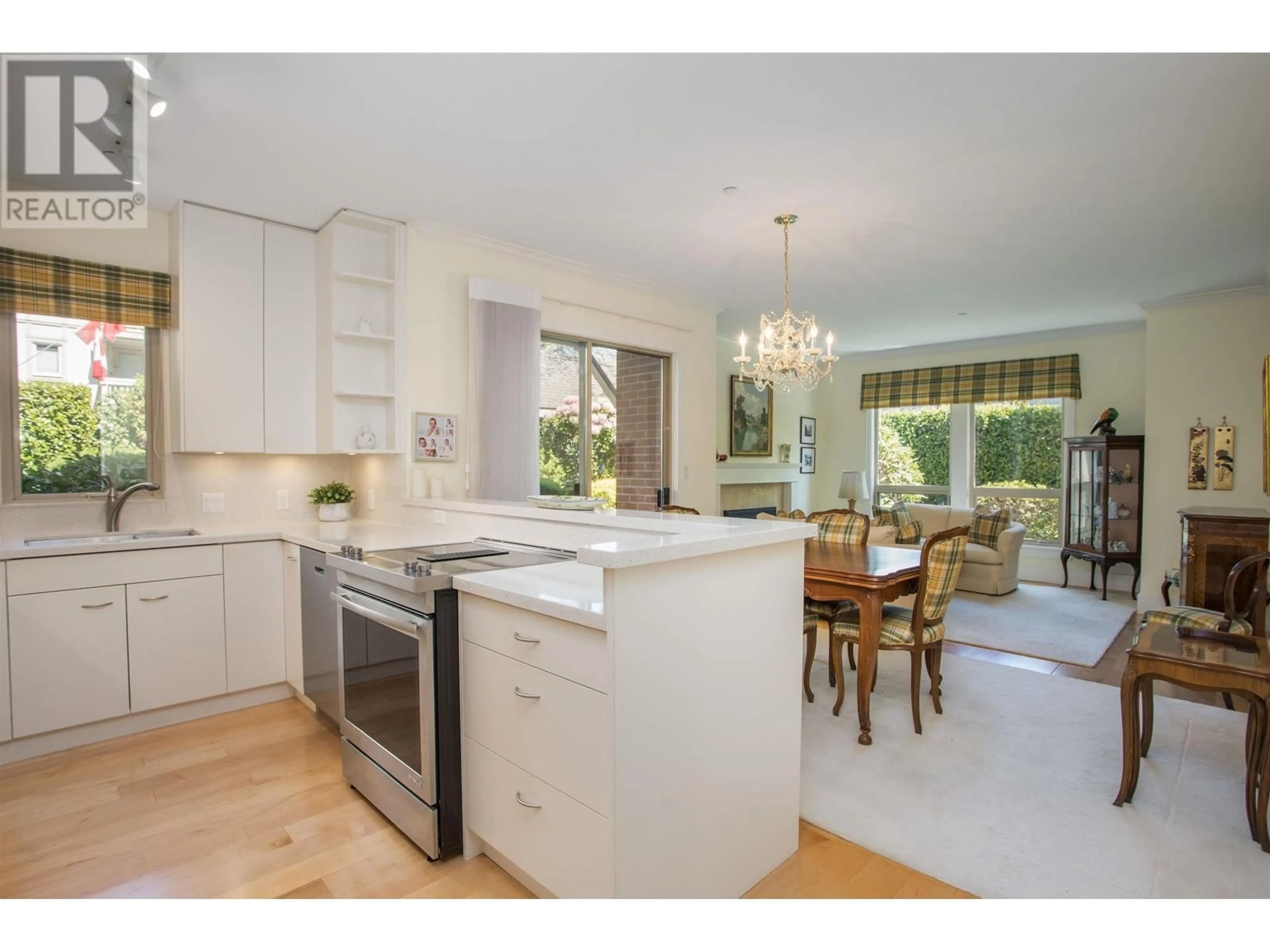 Open concept kitchen, unknown for 110 - 843 22ND STREET, West Vancouver British Columbia V7V4C1