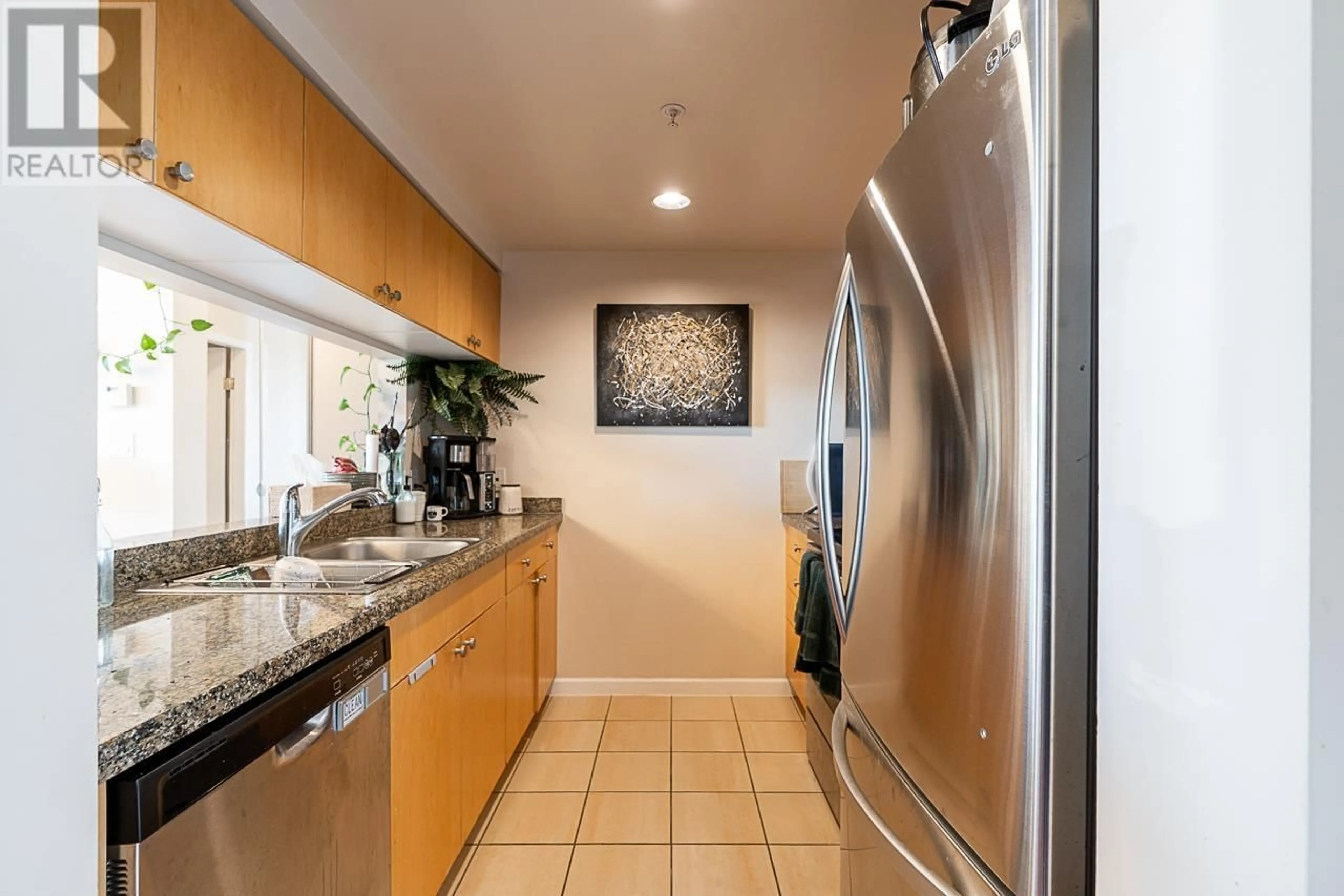 Standard kitchen, ceramic/tile floor for 2005 - 1228 MARINASIDE CRESCENT, Vancouver British Columbia V6Z2W4