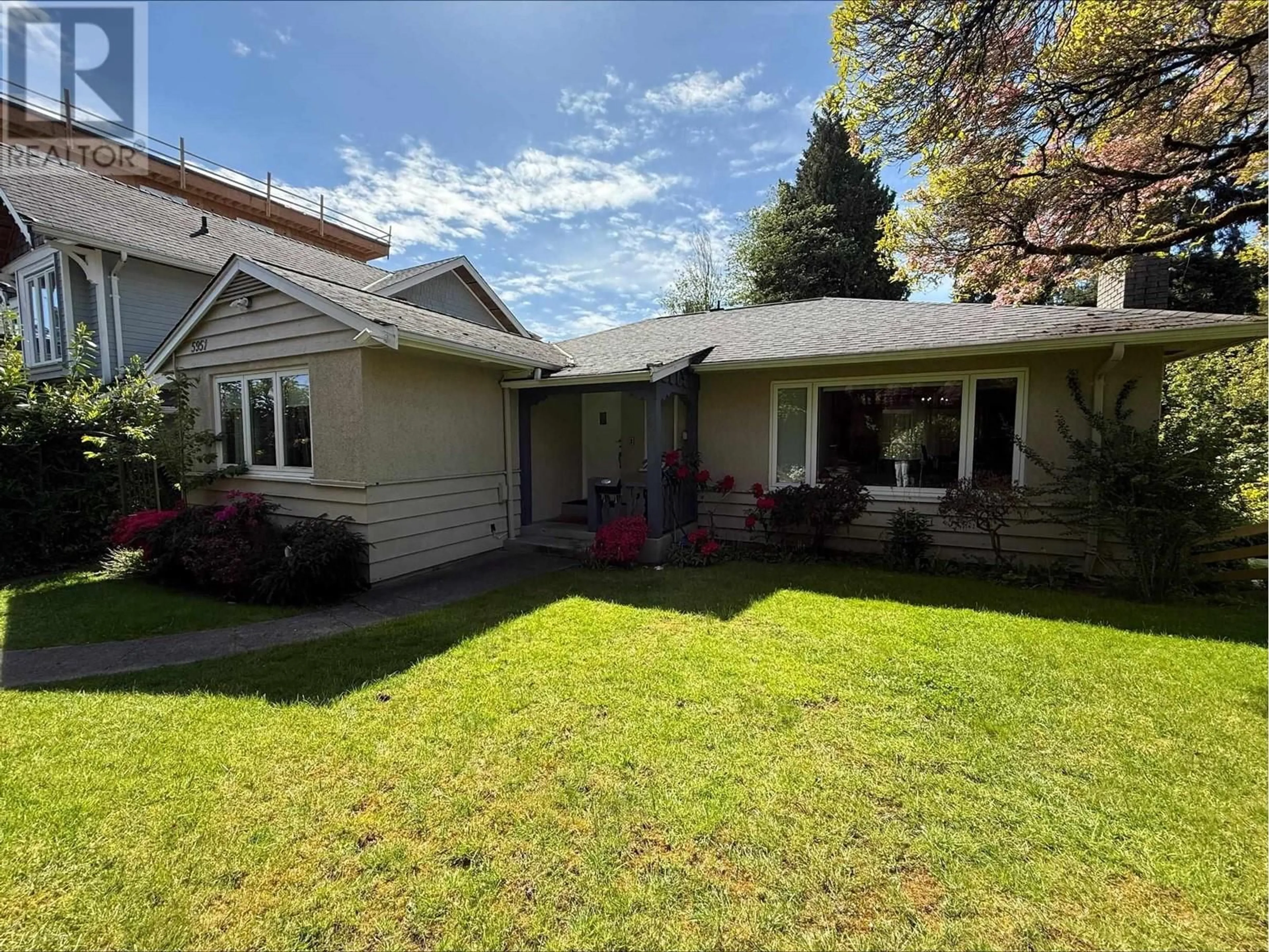 A pic from outside/outdoor area/front of a property/back of a property/a pic from drone, street for 5951 DUNBAR STREET, Vancouver British Columbia V6N1W8