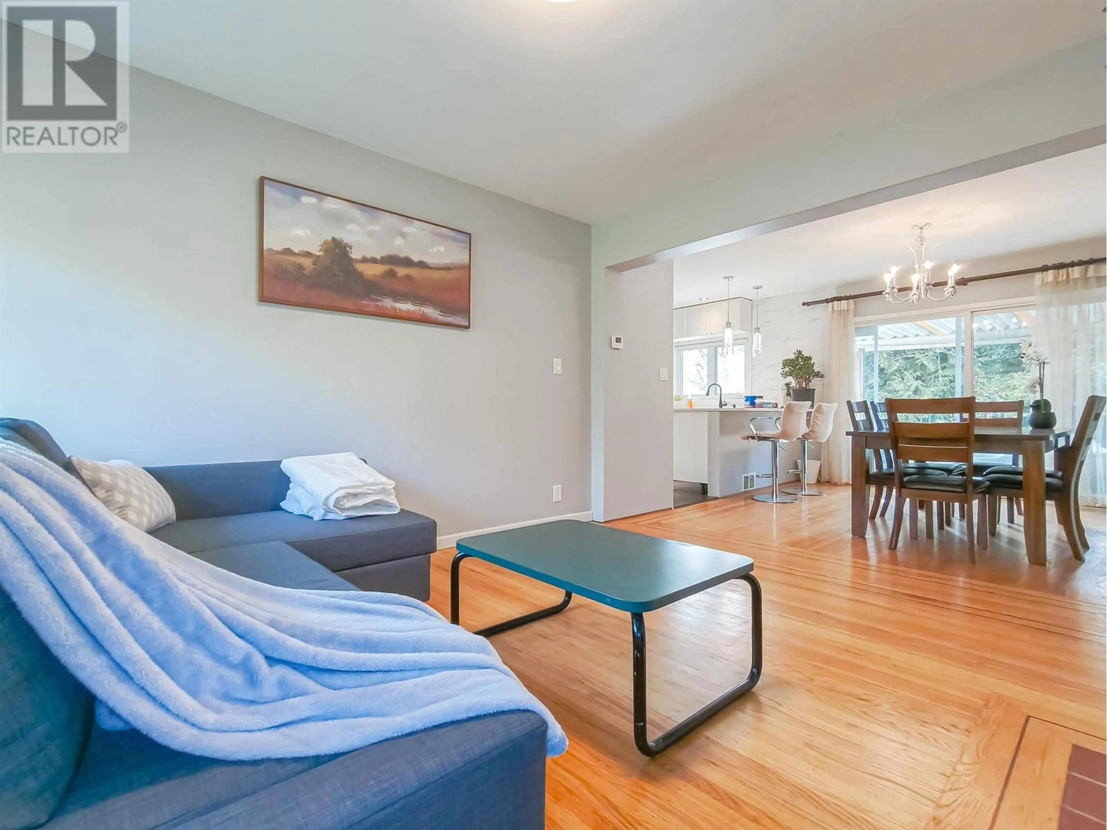 Living room with furniture, wood/laminate floor for 5951 DUNBAR STREET, Vancouver British Columbia V6N1W8