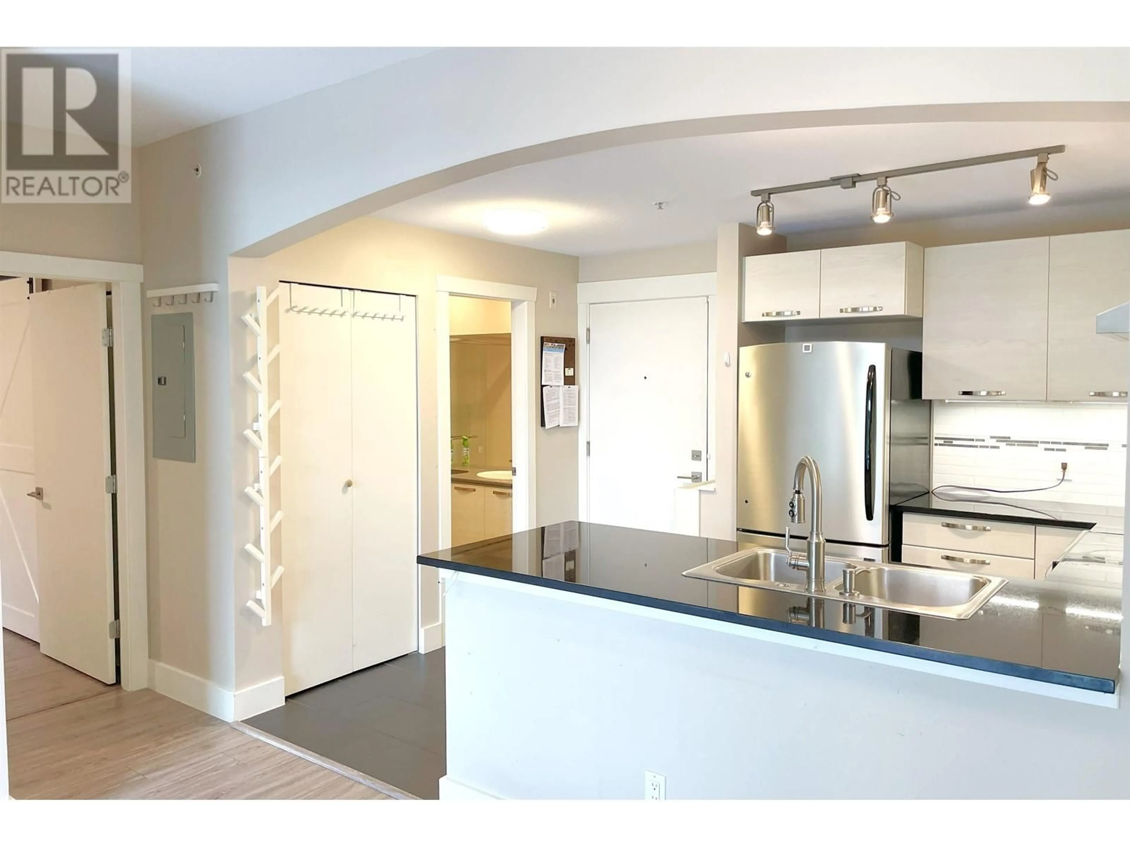 Open concept kitchen, unknown for 405 - 7488 BYRNEPARK WALK, Burnaby British Columbia V3N0B6