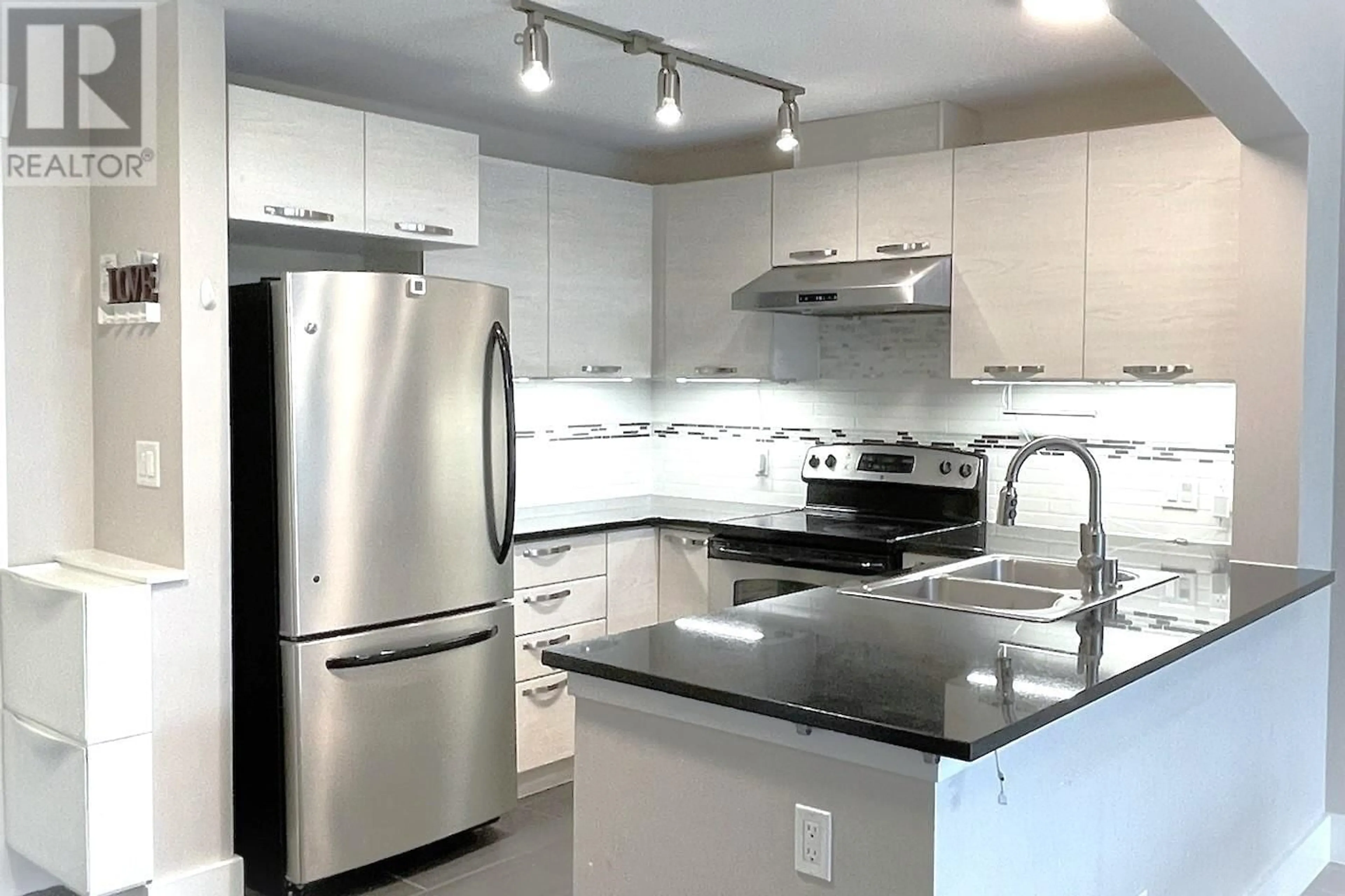 Contemporary kitchen, ceramic/tile floor for 405 - 7488 BYRNEPARK WALK, Burnaby British Columbia V3N0B6