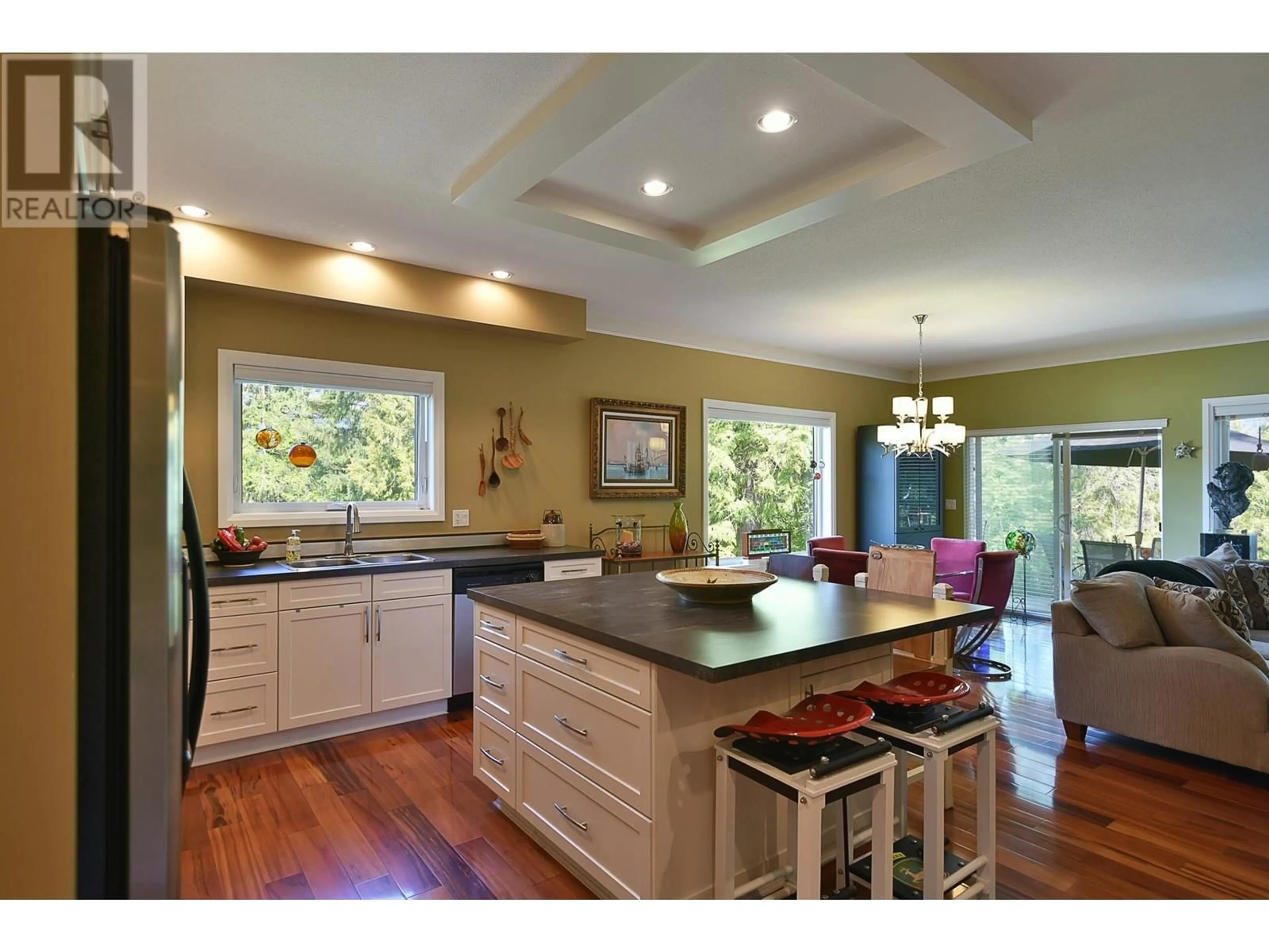 Open concept kitchen, wood/laminate floor for 6152 GALE AVENUE, Sechelt British Columbia V7Z0L5