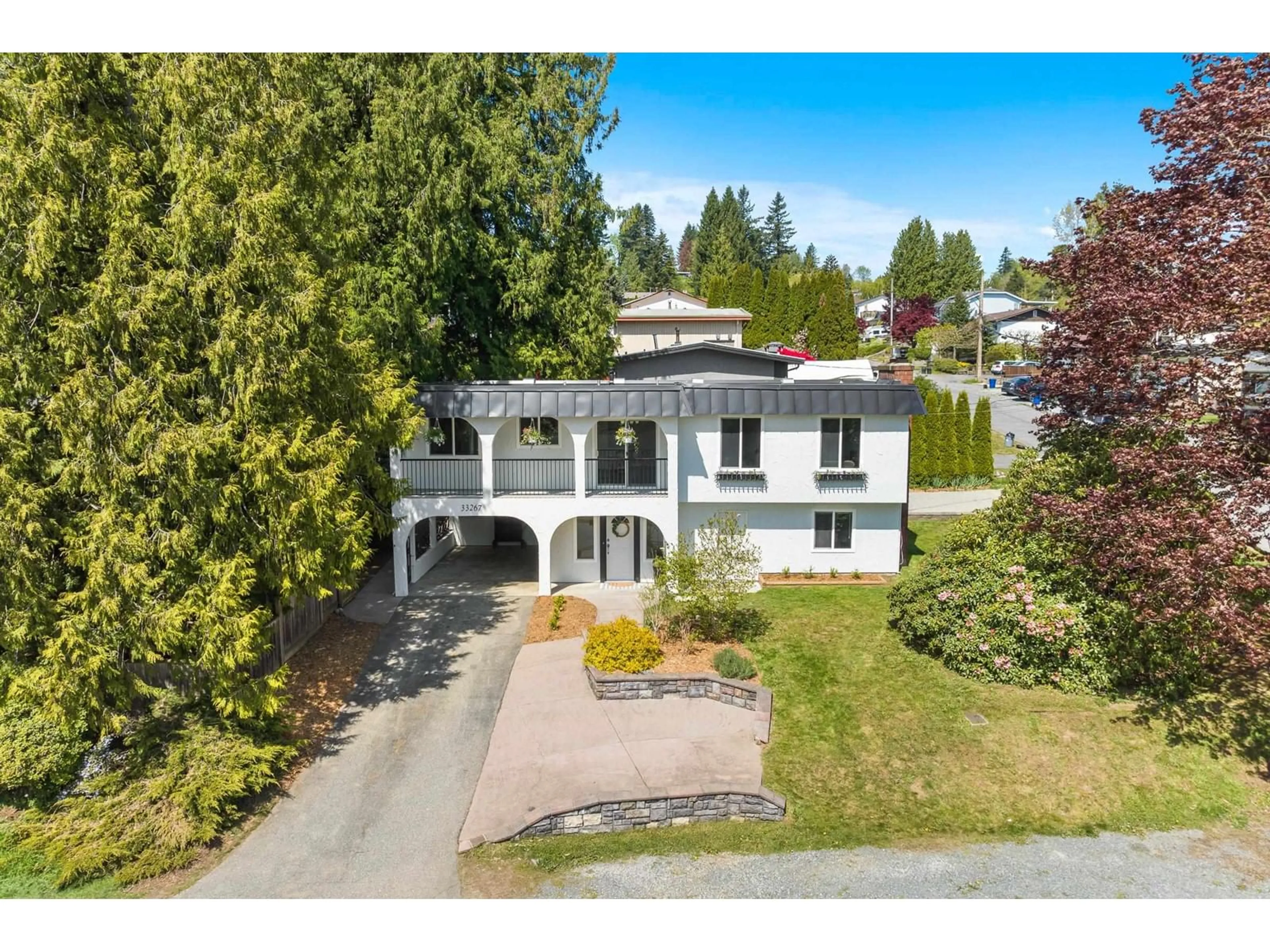 A pic from outside/outdoor area/front of a property/back of a property/a pic from drone, street for 33267 BROWN, Mission British Columbia V2V2R3