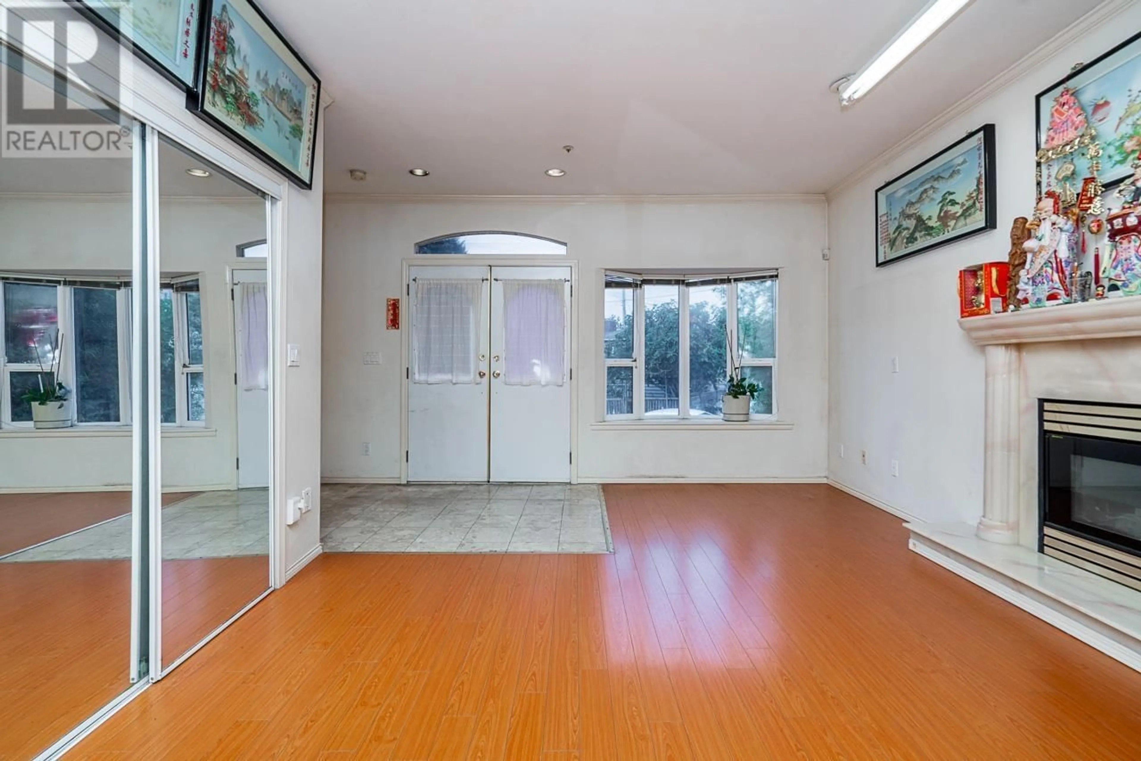 Indoor foyer for 3288 SCHOOL AVENUE, Vancouver British Columbia V5R5N5