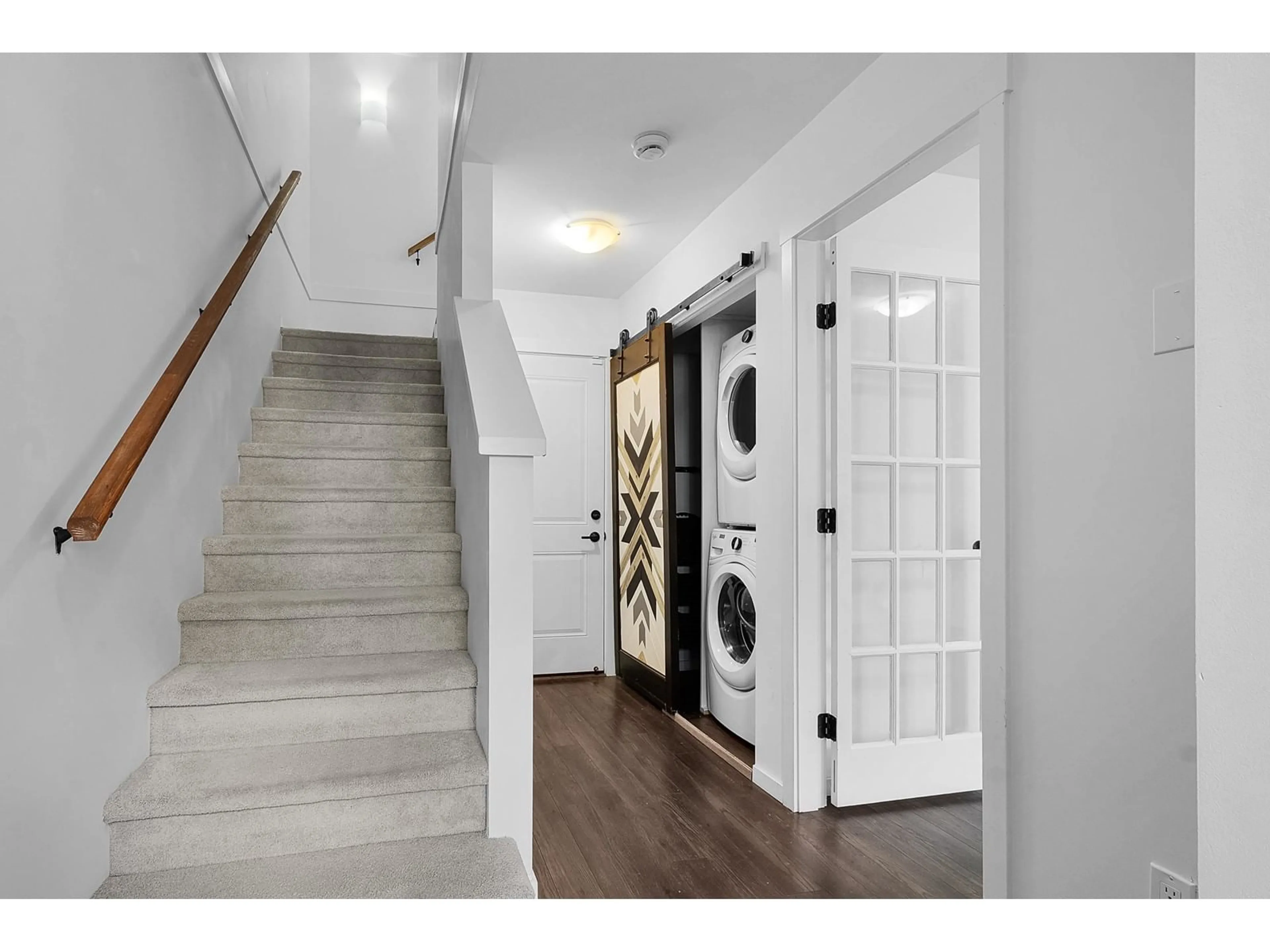 Indoor entryway for 100 - 15268 28, Surrey British Columbia V4P0E8