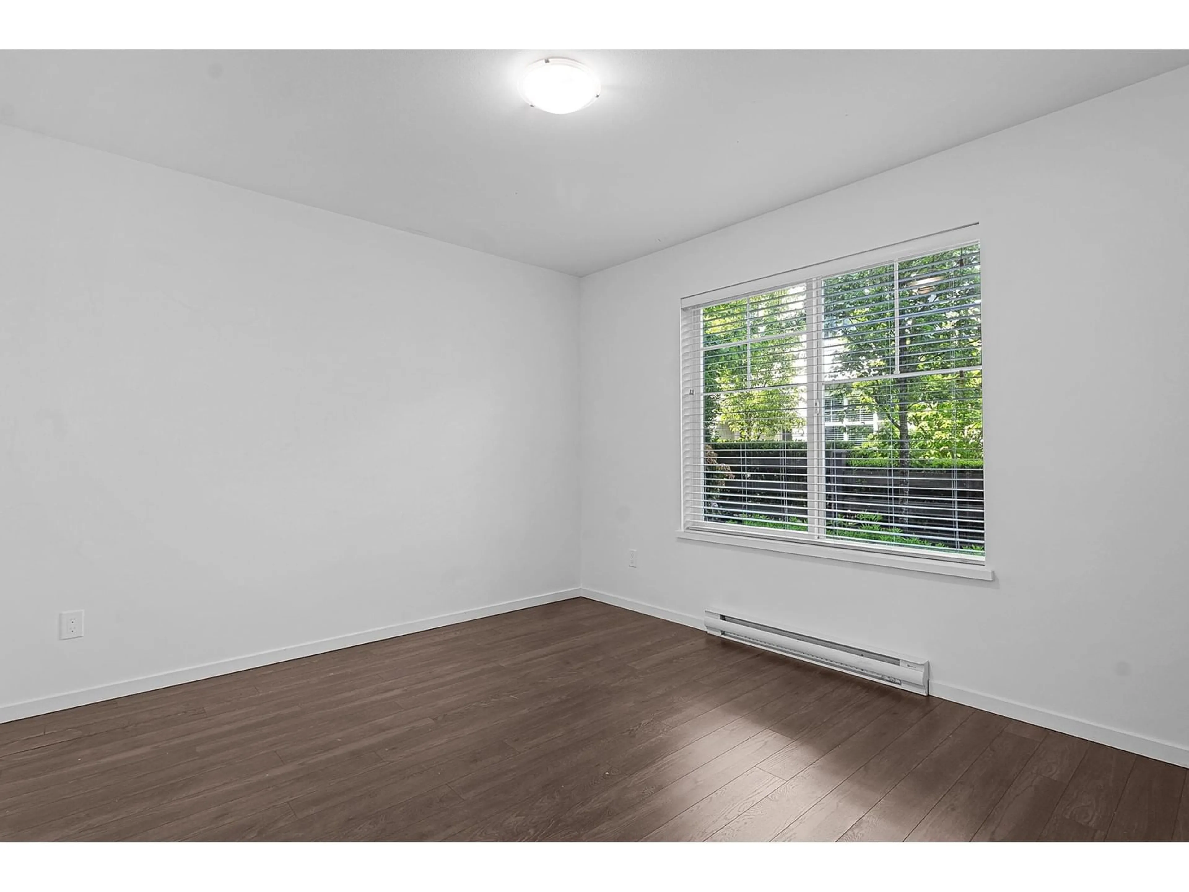 A pic of a room for 100 - 15268 28, Surrey British Columbia V4P0E8