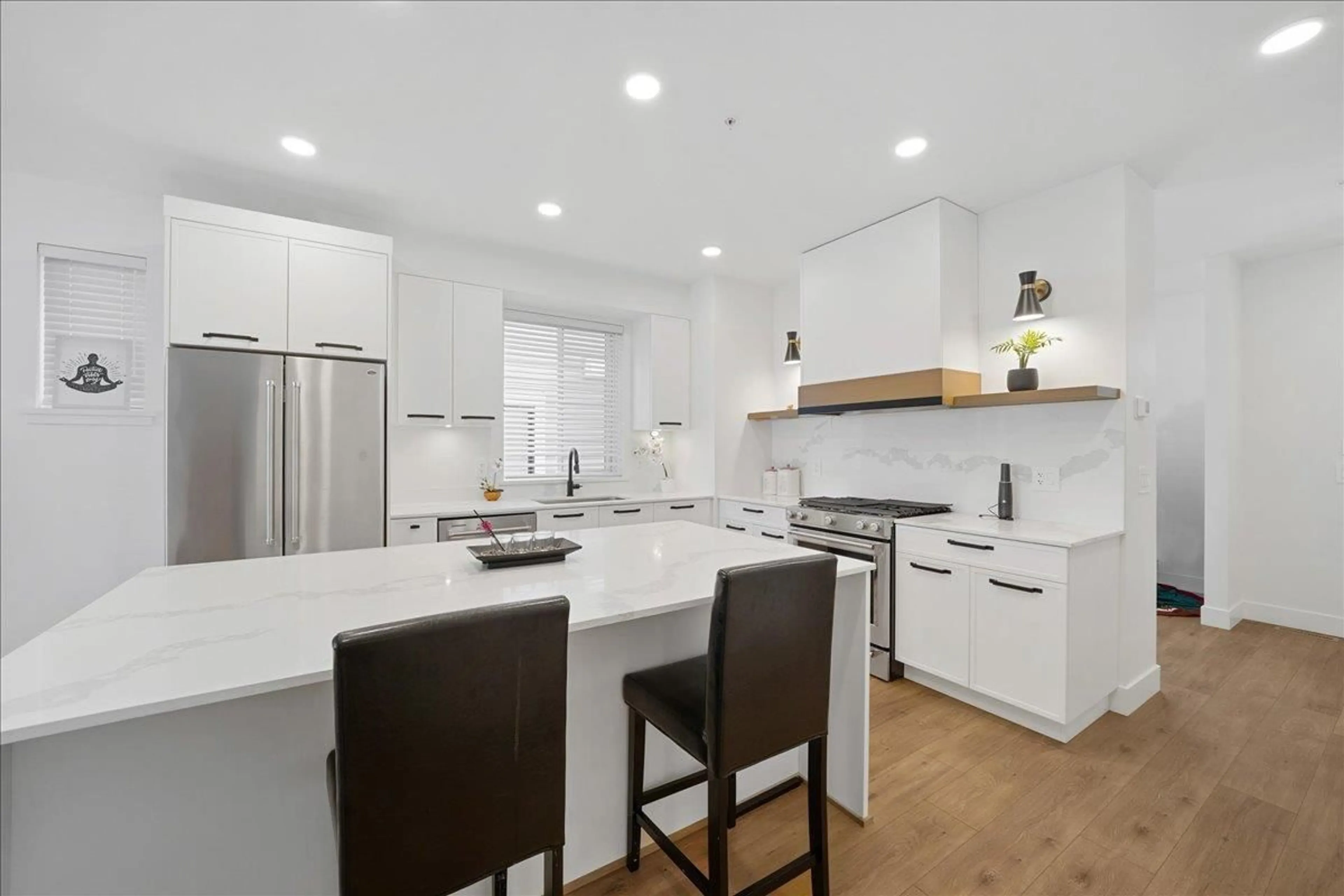 Open concept kitchen, unknown for 7561 197, Langley British Columbia V2Y1S2