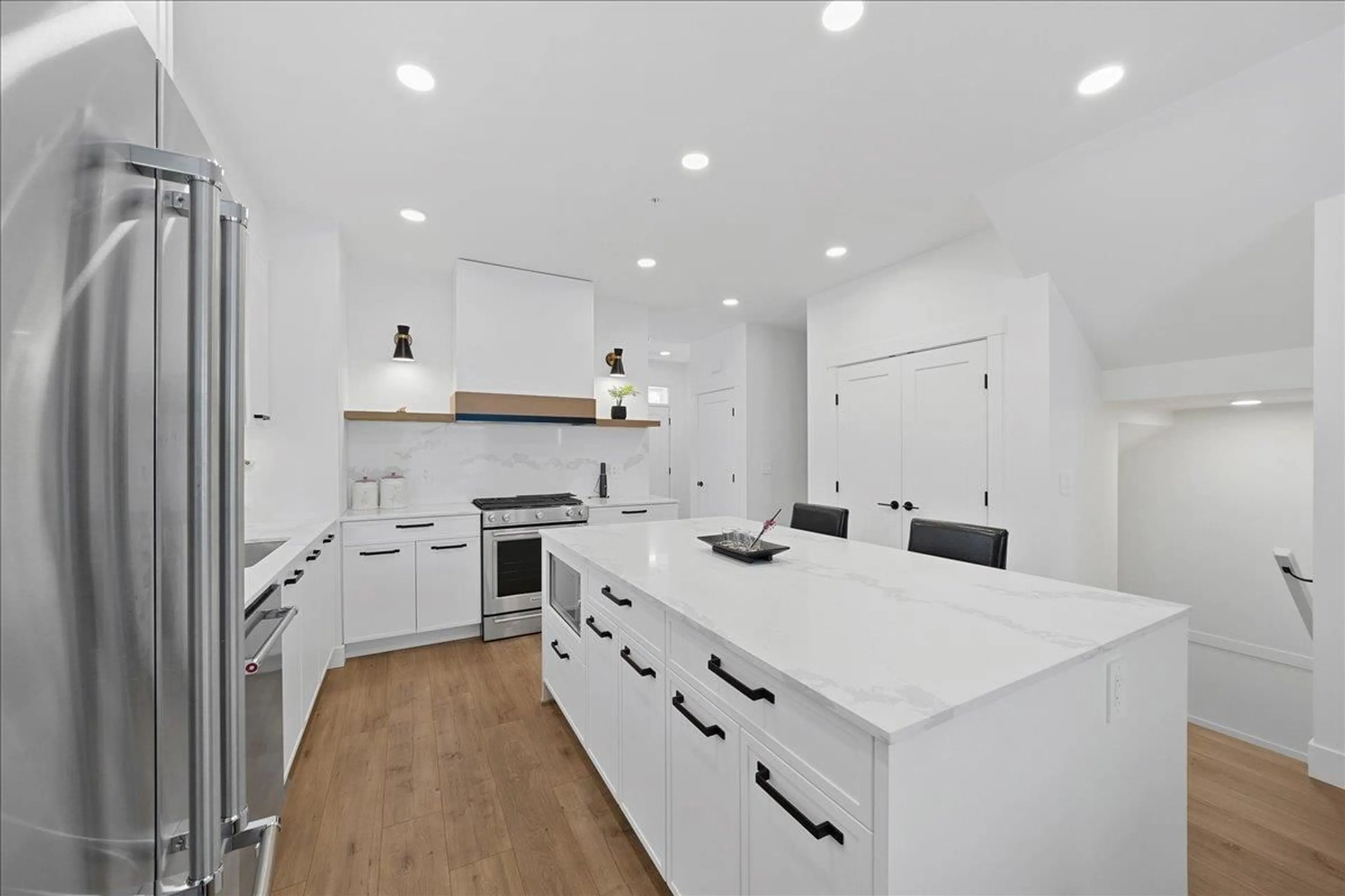 Open concept kitchen, unknown for 7561 197, Langley British Columbia V2Y1S2