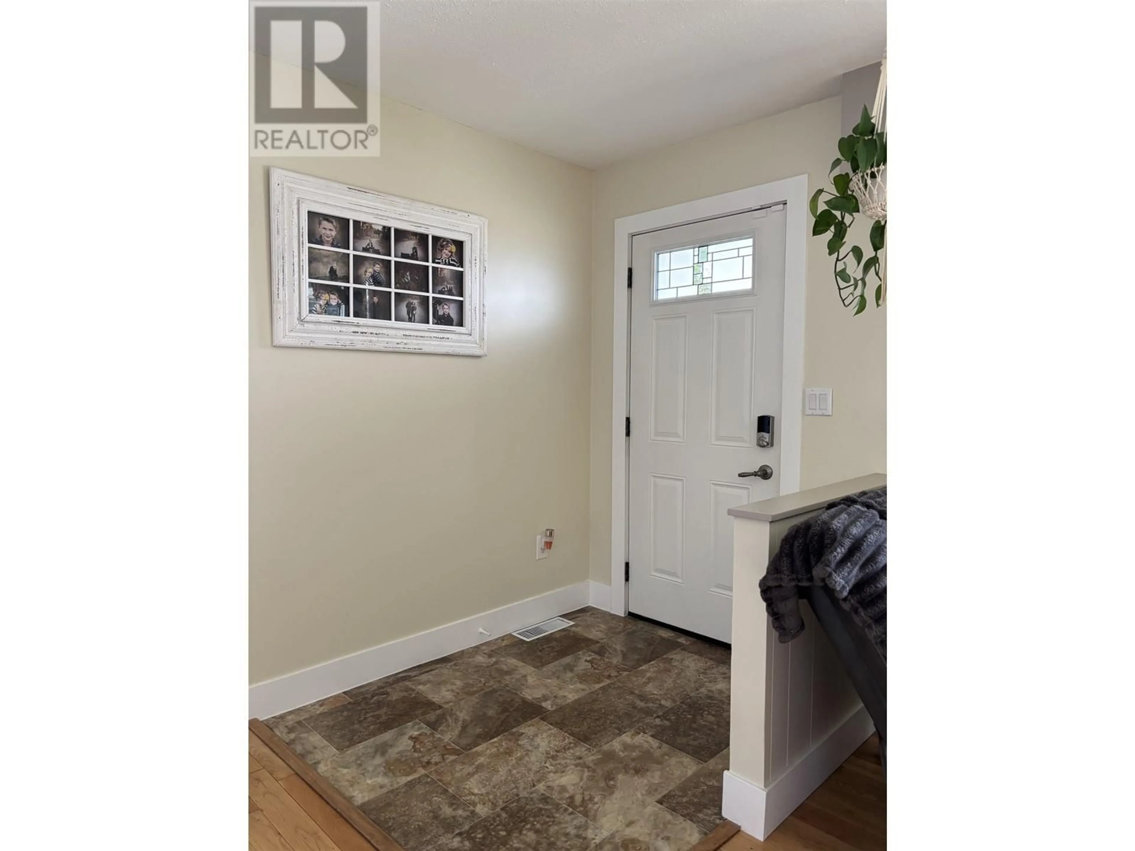 Indoor entryway for 632 JOHNSON STREET, Williams Lake British Columbia V2G1V1