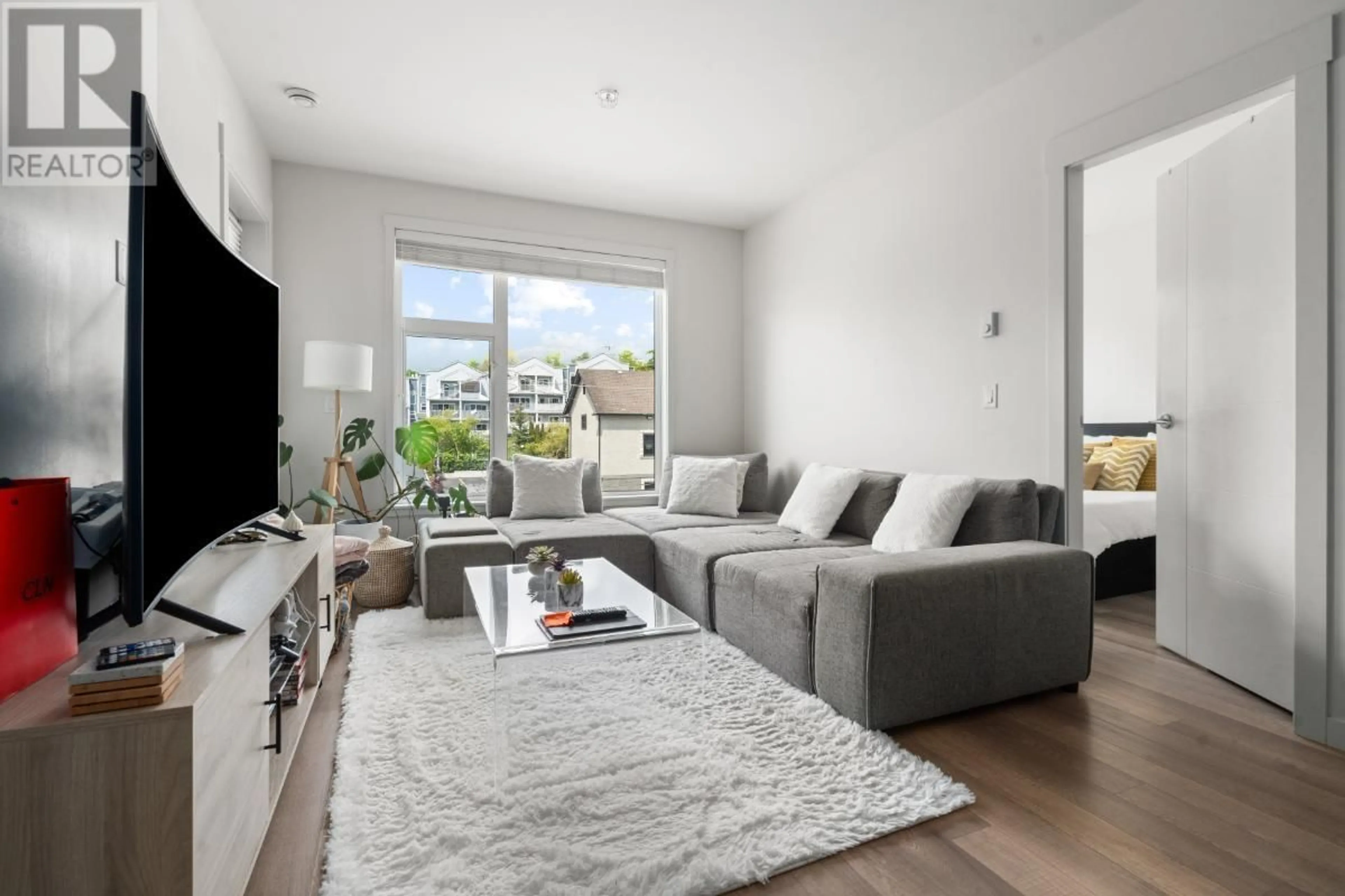 Living room with furniture, unknown for 501 - 1012 AUCKLAND STREET, New Westminster British Columbia V3M0M3