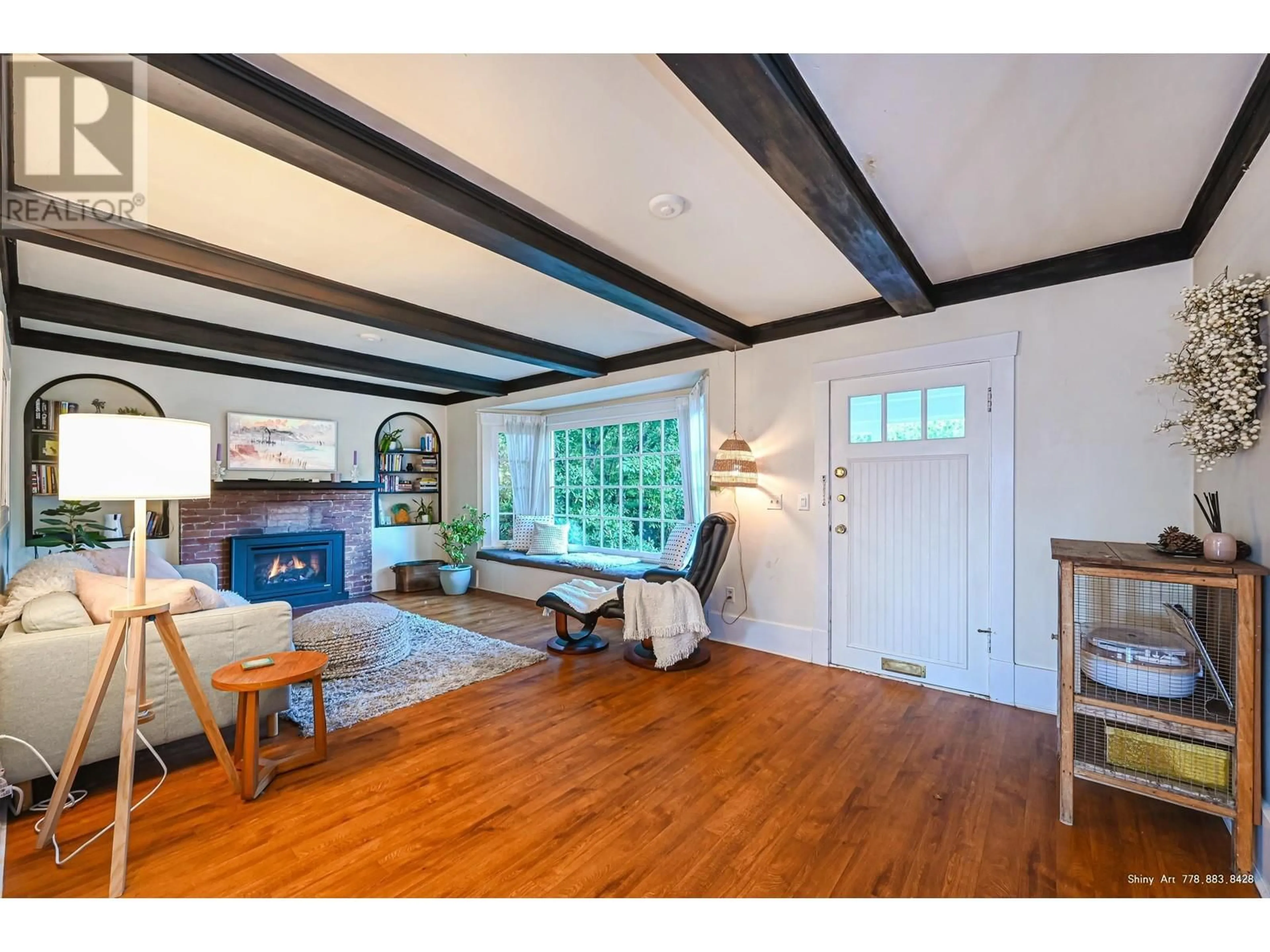 Living room with furniture, wood/laminate floor for 3981 11TH AVENUE, Vancouver British Columbia V6R2L1