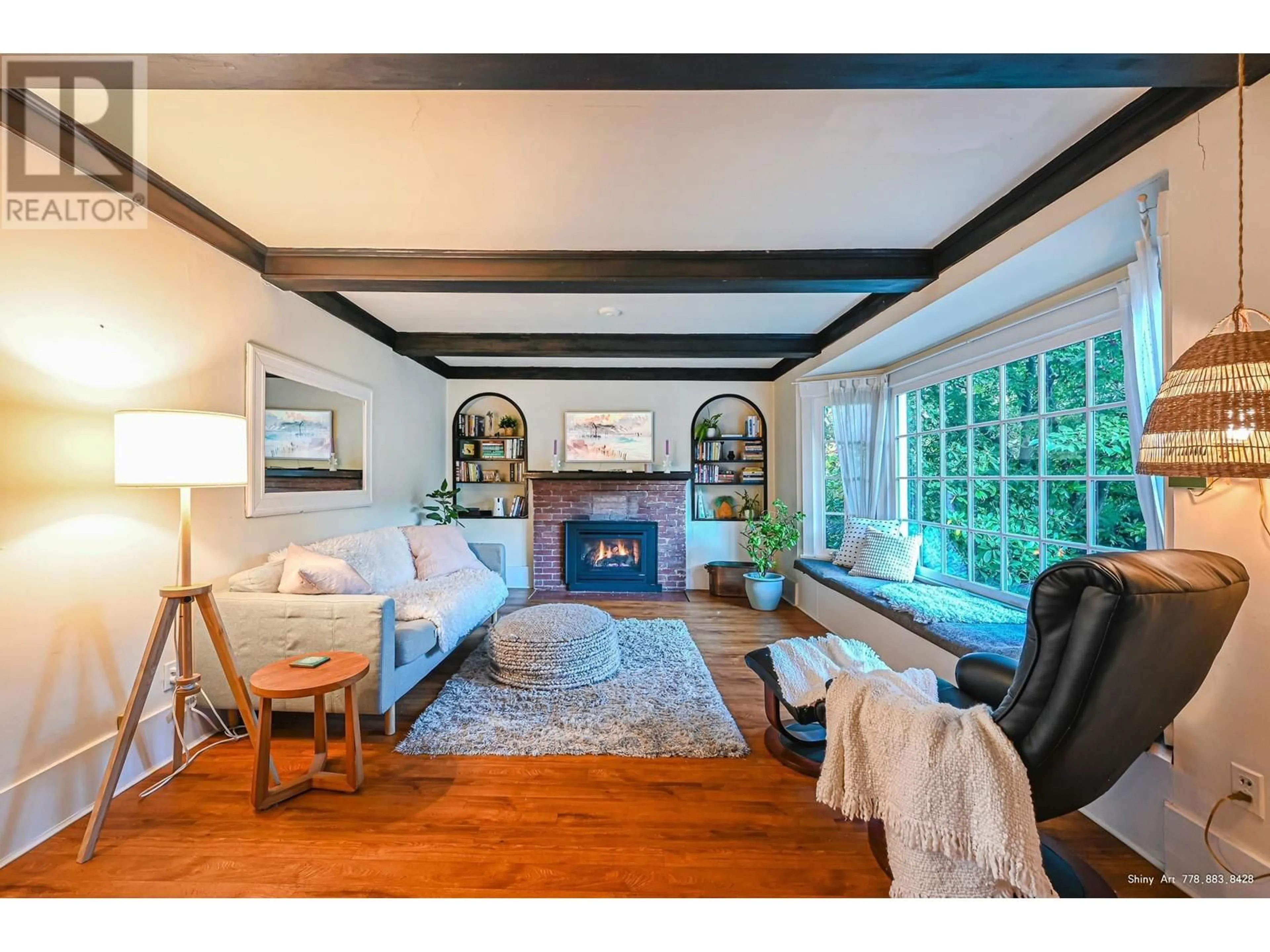 Living room with furniture, wood/laminate floor for 3981 11TH AVENUE, Vancouver British Columbia V6R2L1