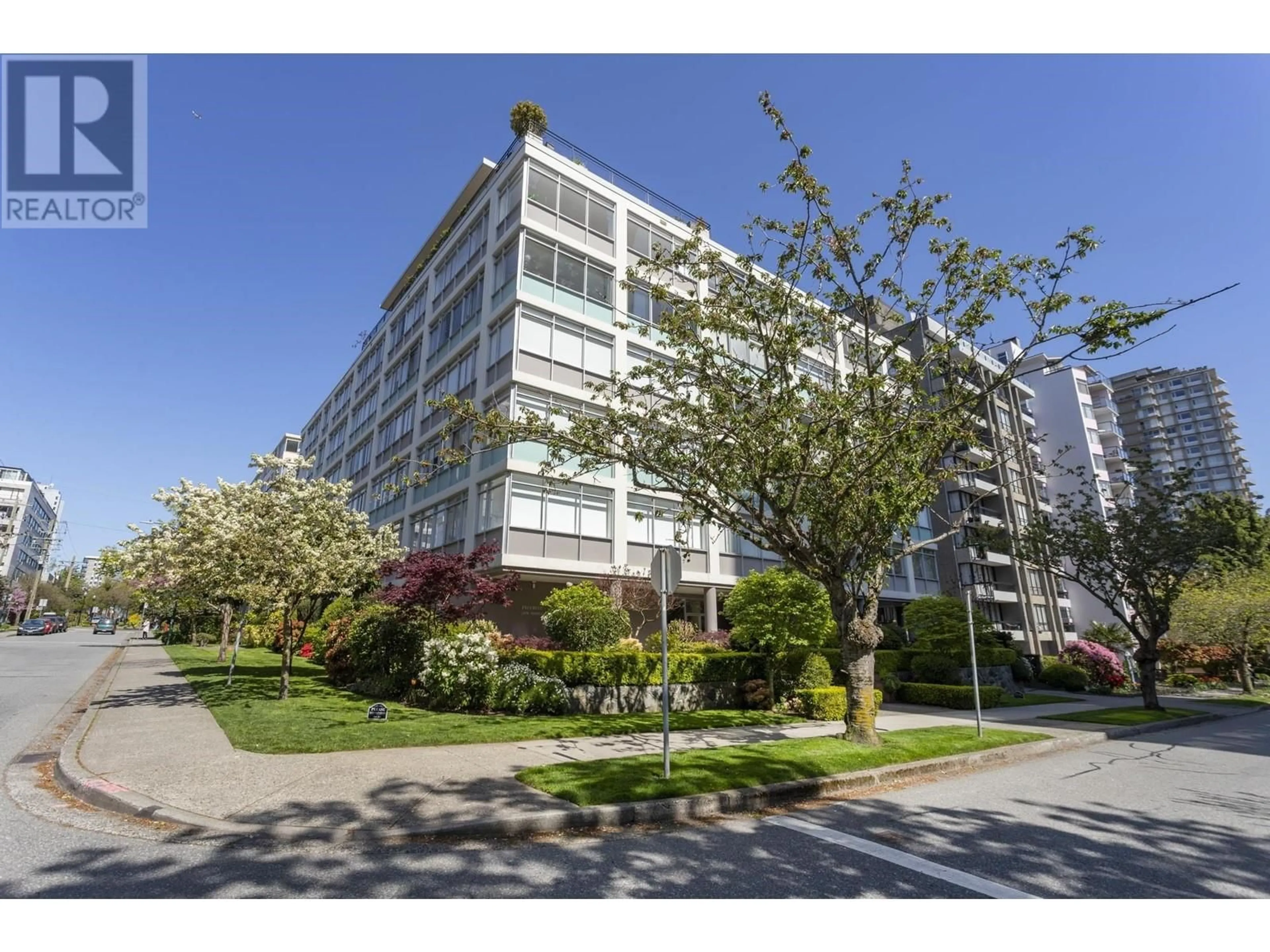 Indoor foyer for 404 - 1975 PENDRELL STREET, Vancouver British Columbia V6G1T6