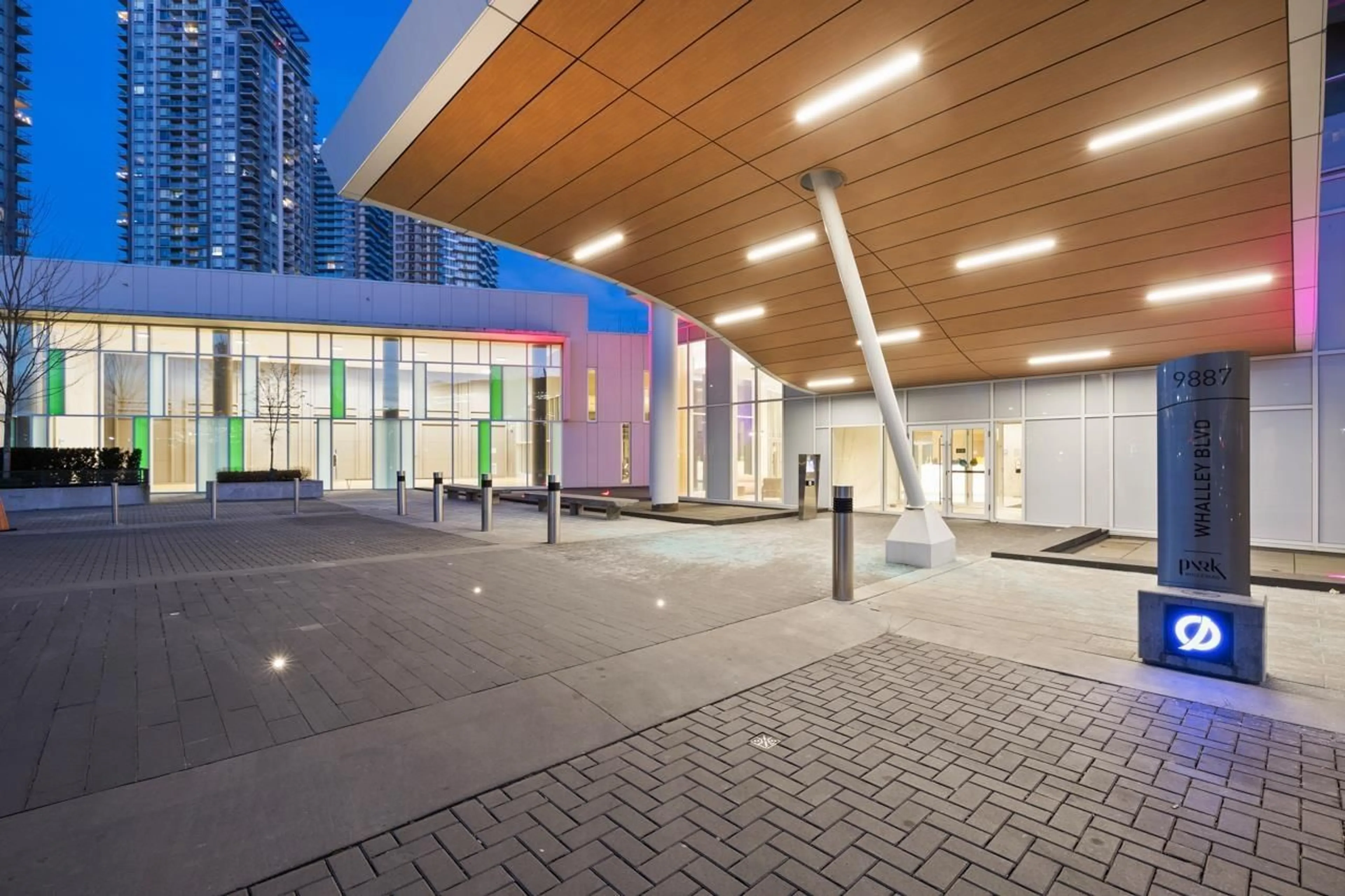 Indoor foyer for 1405 - 9887 WHALLEY, Surrey British Columbia V3T0P4
