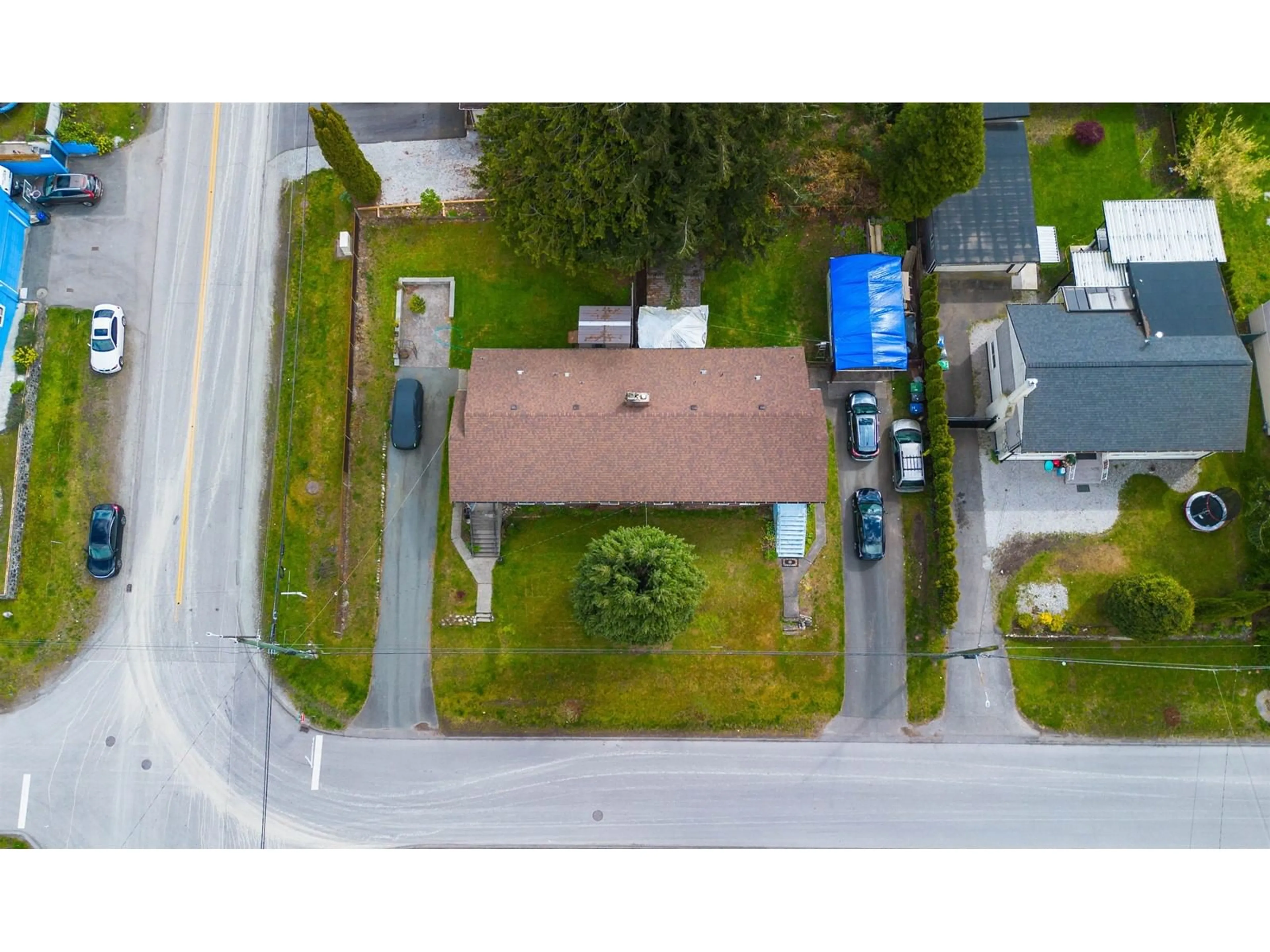 A pic from outside/outdoor area/front of a property/back of a property/a pic from drone, street for 10184 127, Surrey British Columbia V3V5J6