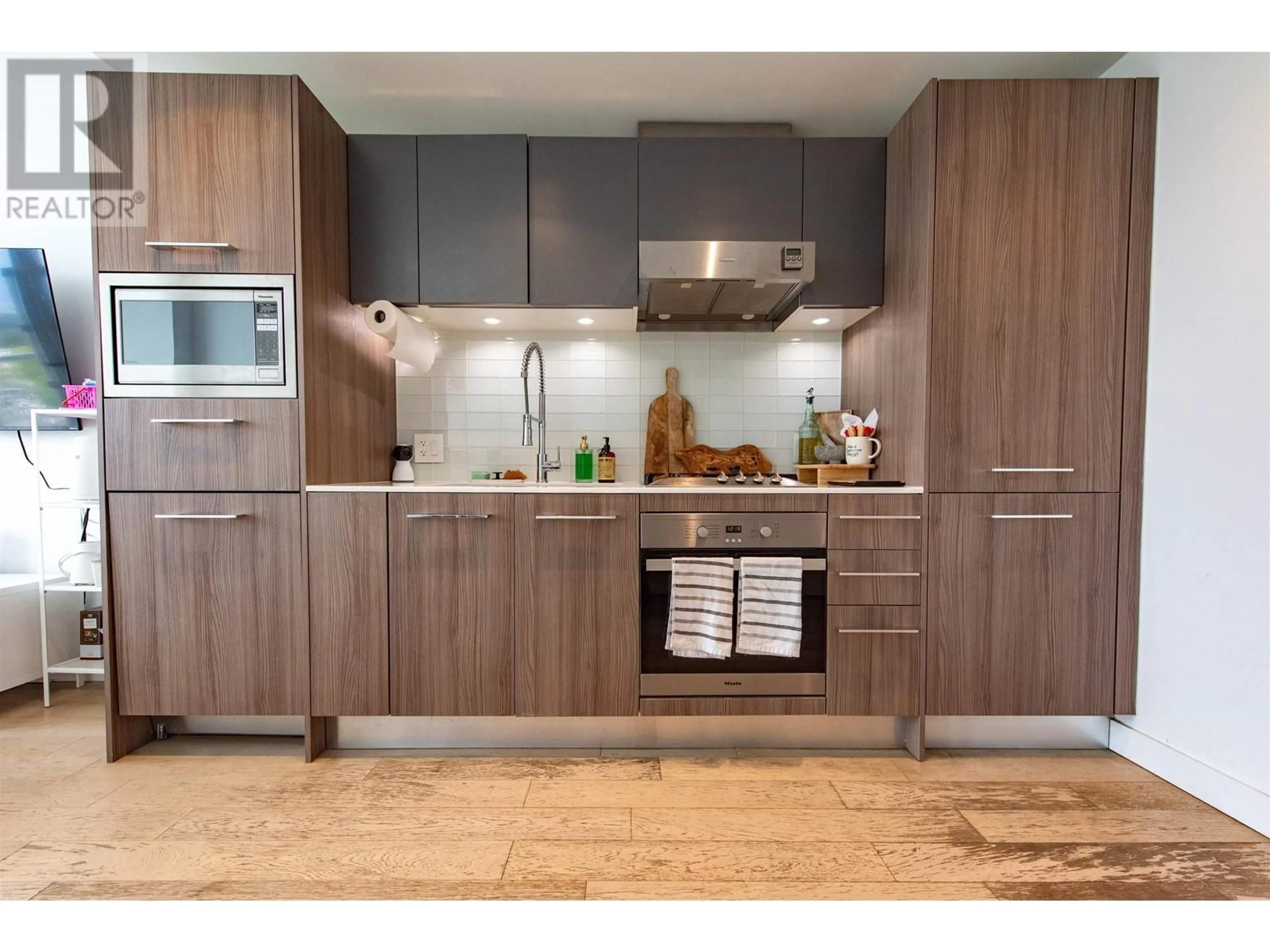 Contemporary kitchen, unknown for 1703 - 2220 KINGSWAY, Vancouver British Columbia V5N2T7
