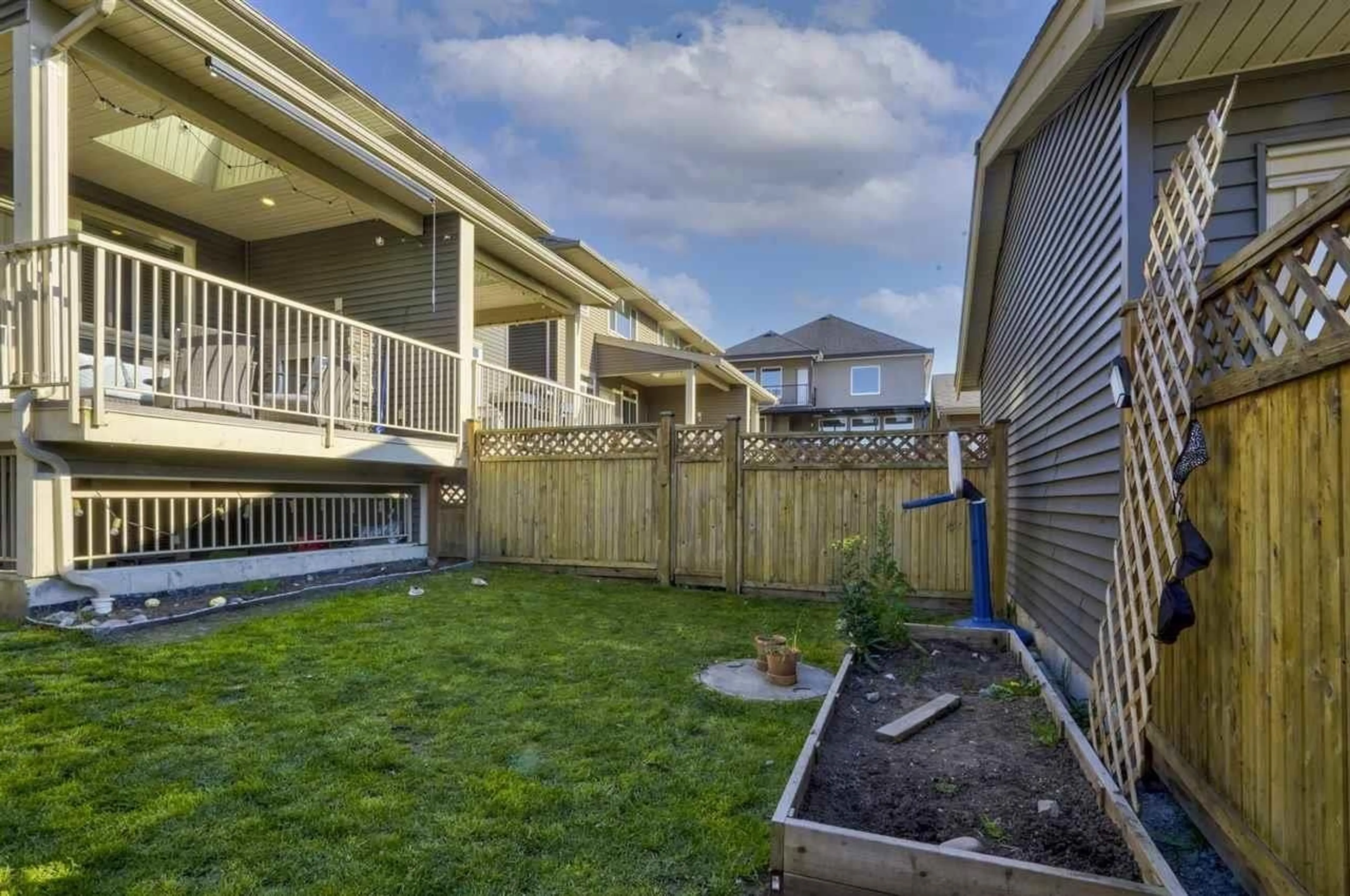 Patio, unknown for 6727 184, Surrey British Columbia V3S1E5