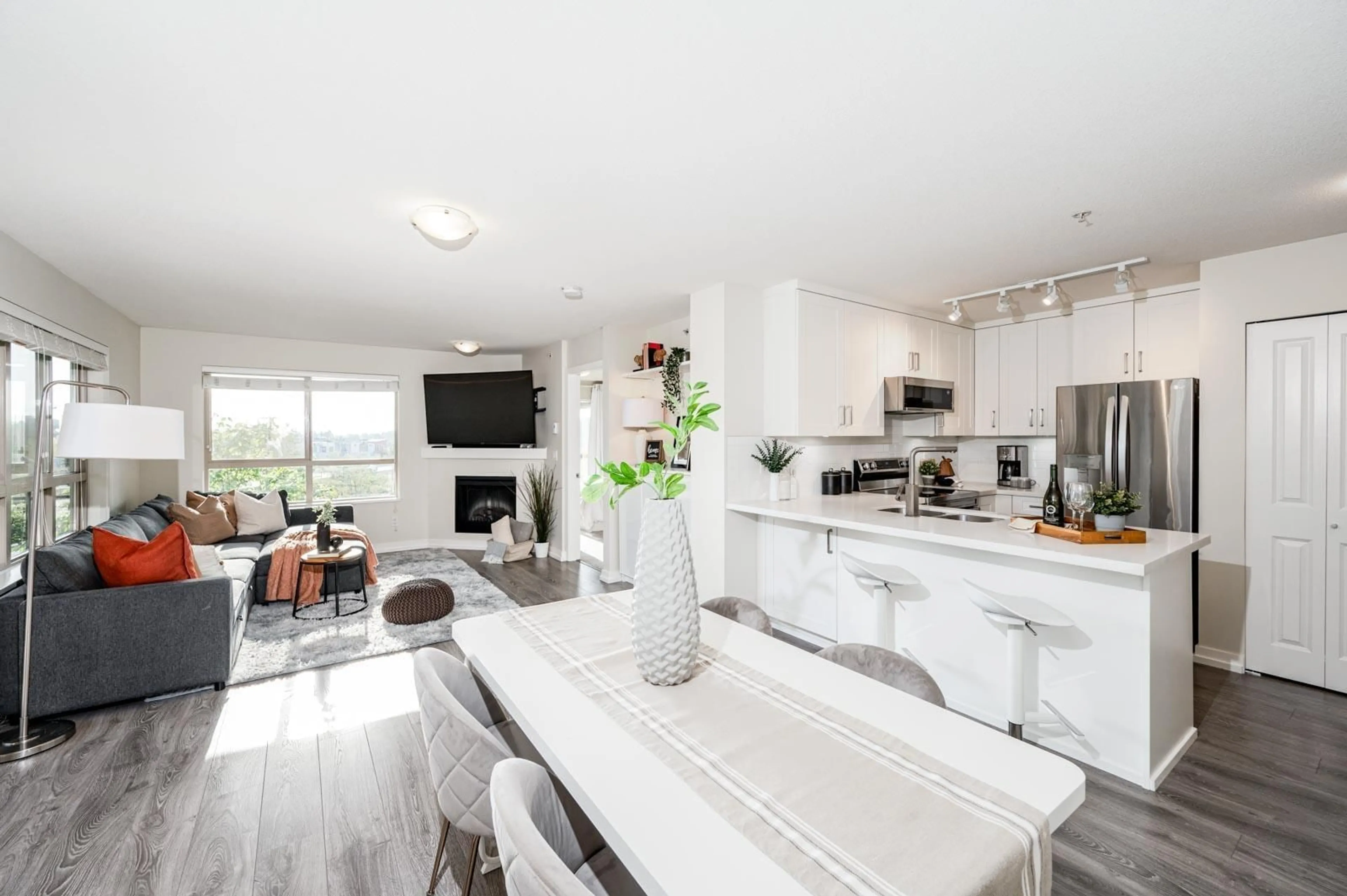 Open concept kitchen, unknown for C405 - 8929 202, Langley British Columbia V1M0B4