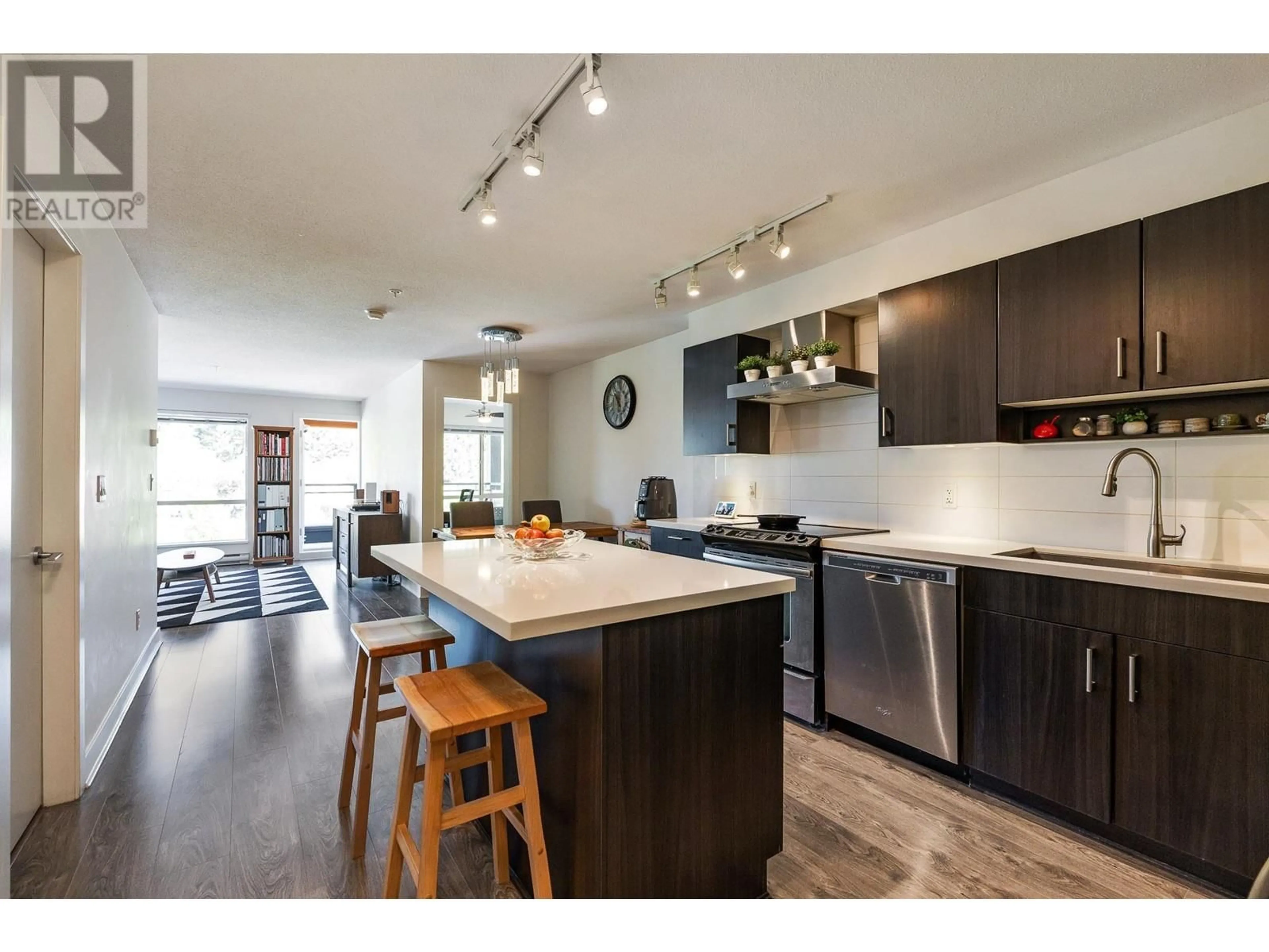 Open concept kitchen, wood/laminate floor for 512 - 500 ROYAL AVENUE, New Westminster British Columbia V3L0G5