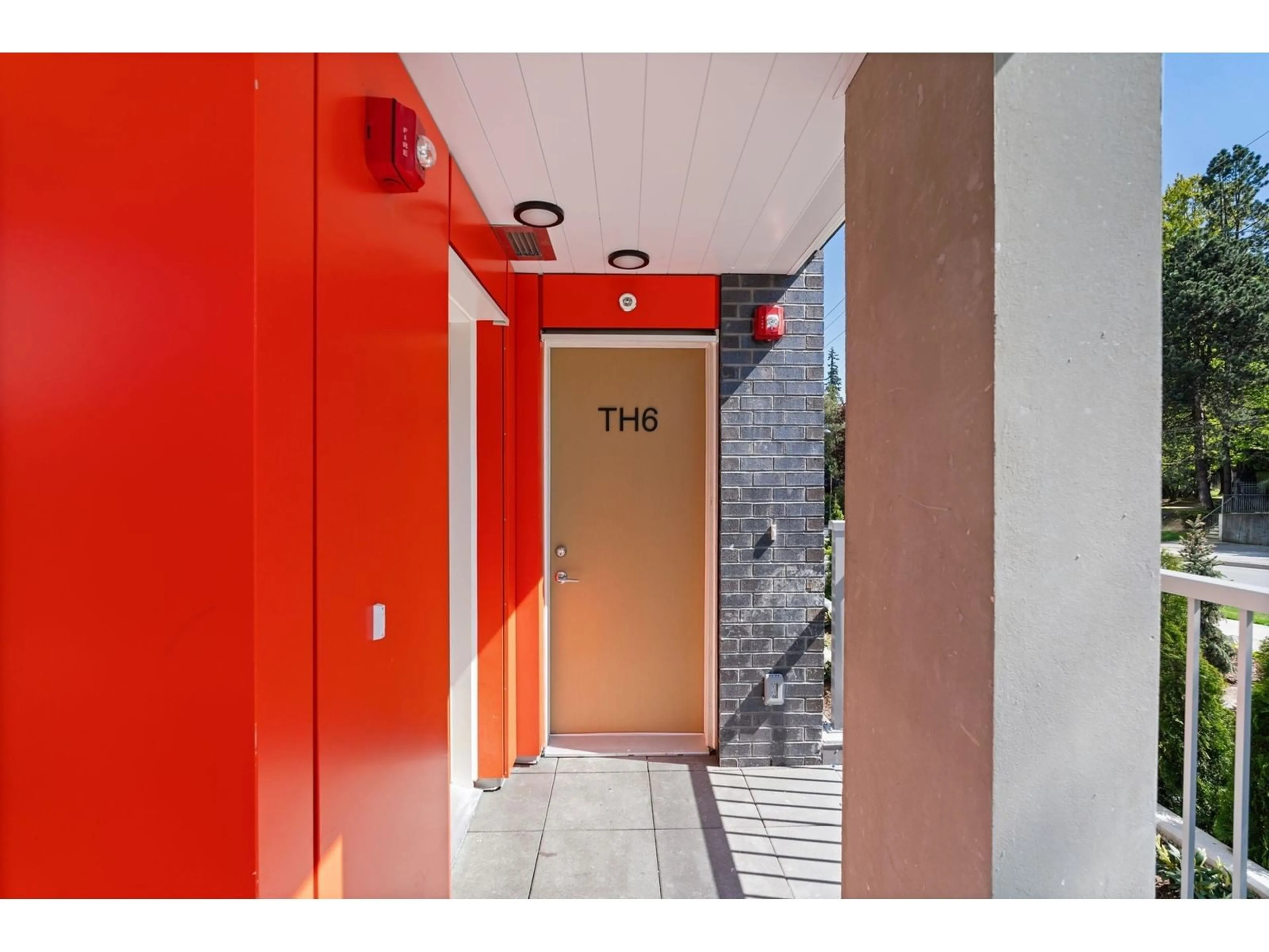 Indoor foyer for TH6 - 13387 OLD YALE, Surrey British Columbia V3T0V6