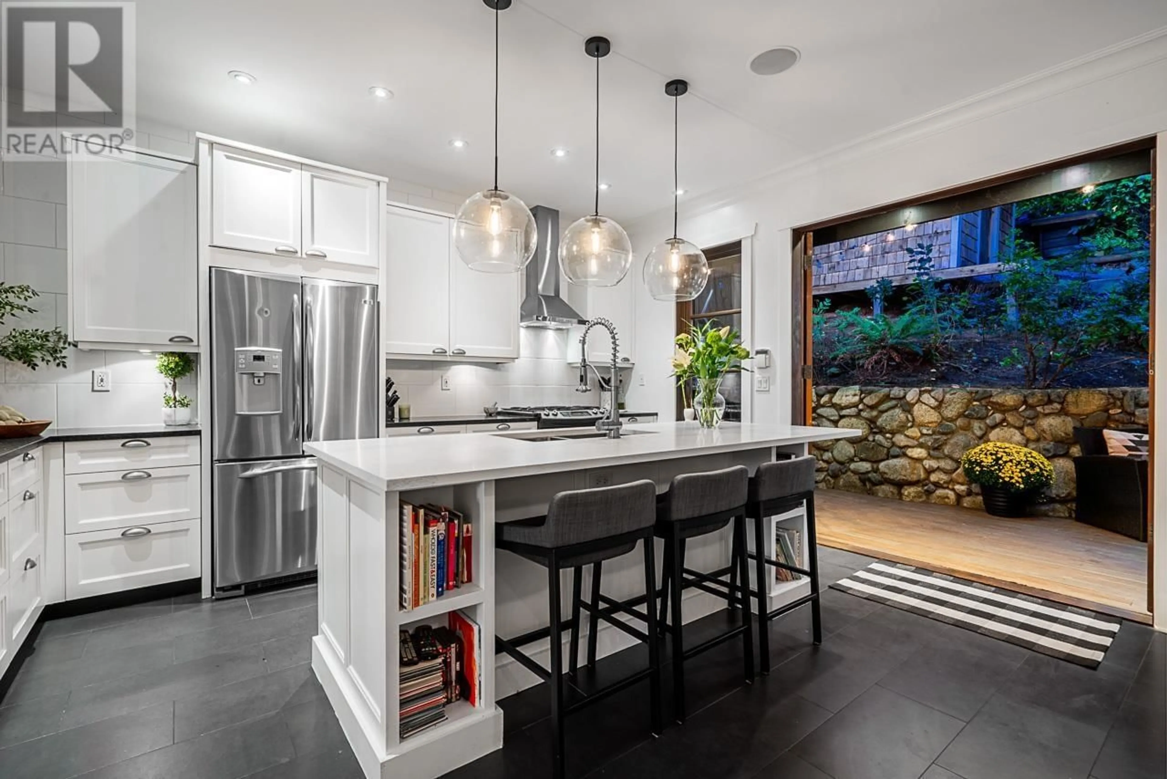 Contemporary kitchen, unknown for 3394 MAHON AVENUE, North Vancouver British Columbia V7N3T6