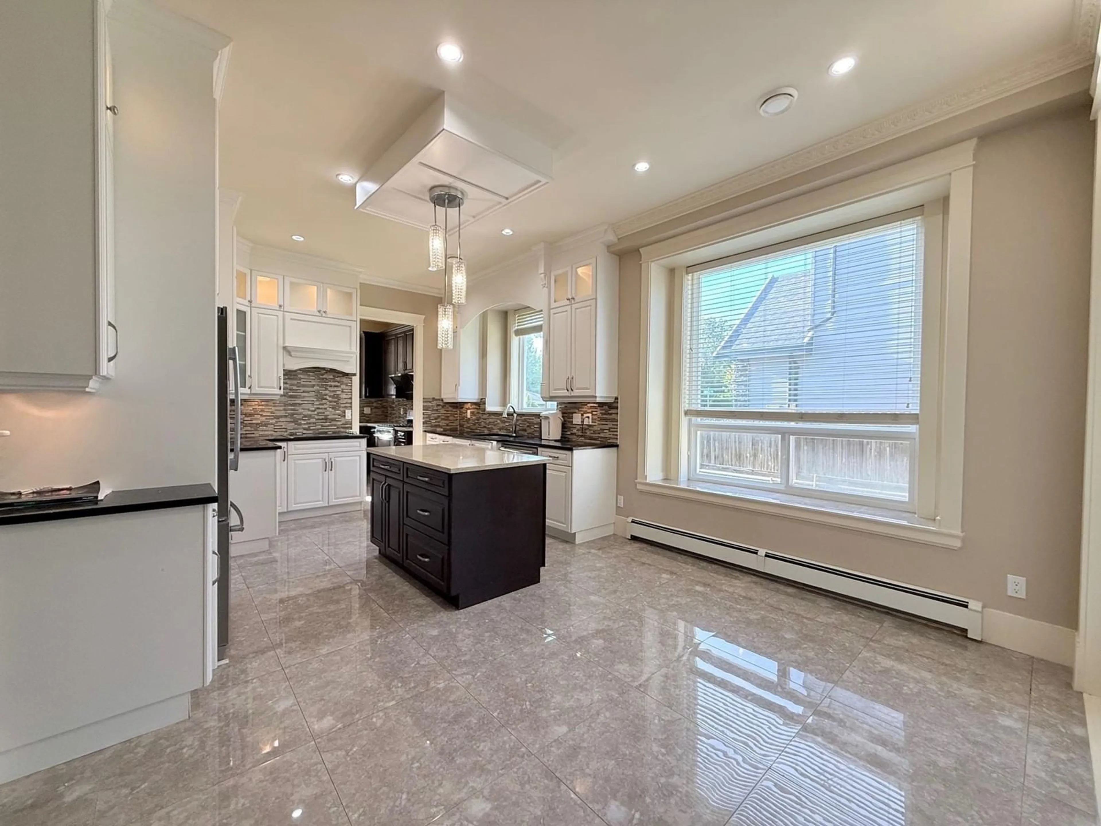 Open concept kitchen, ceramic/tile floor for 8018 155A, Surrey British Columbia V3S2J2