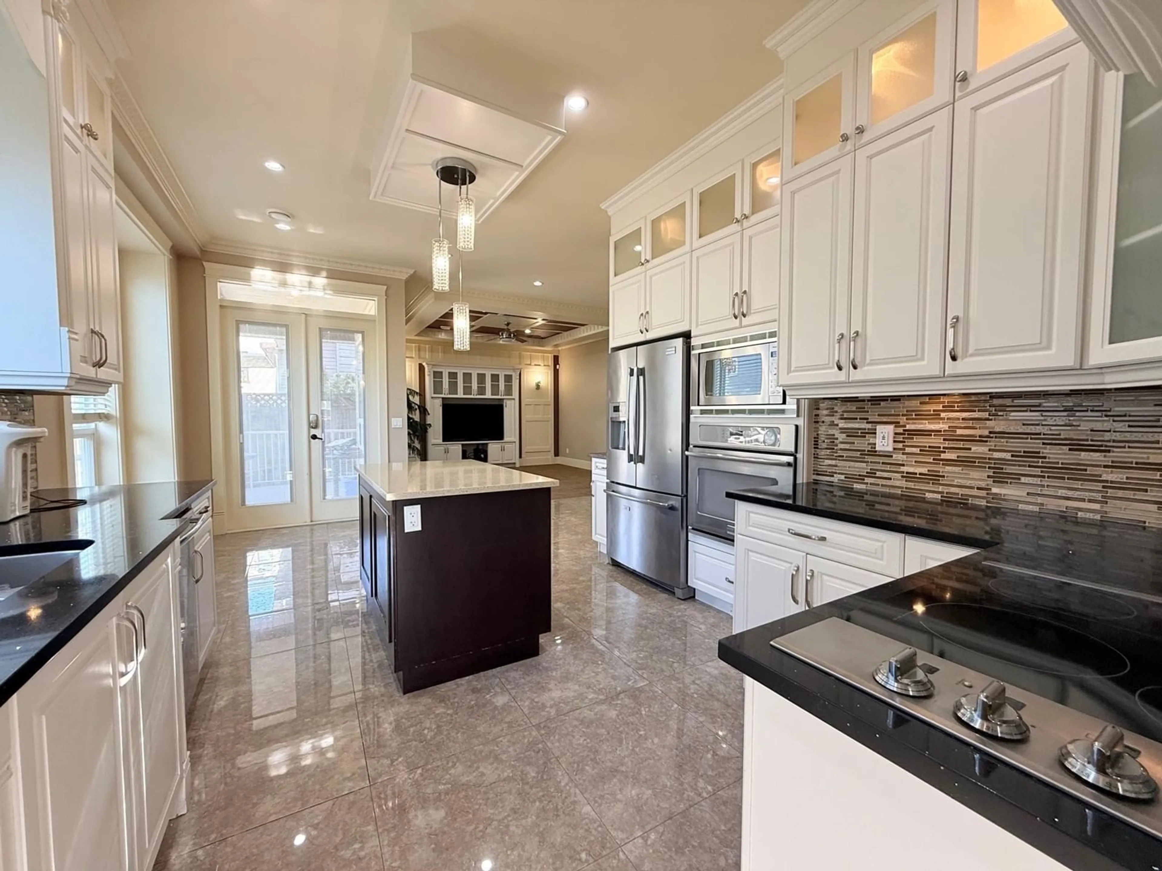 Open concept kitchen, ceramic/tile floor for 8018 155A, Surrey British Columbia V3S2J2