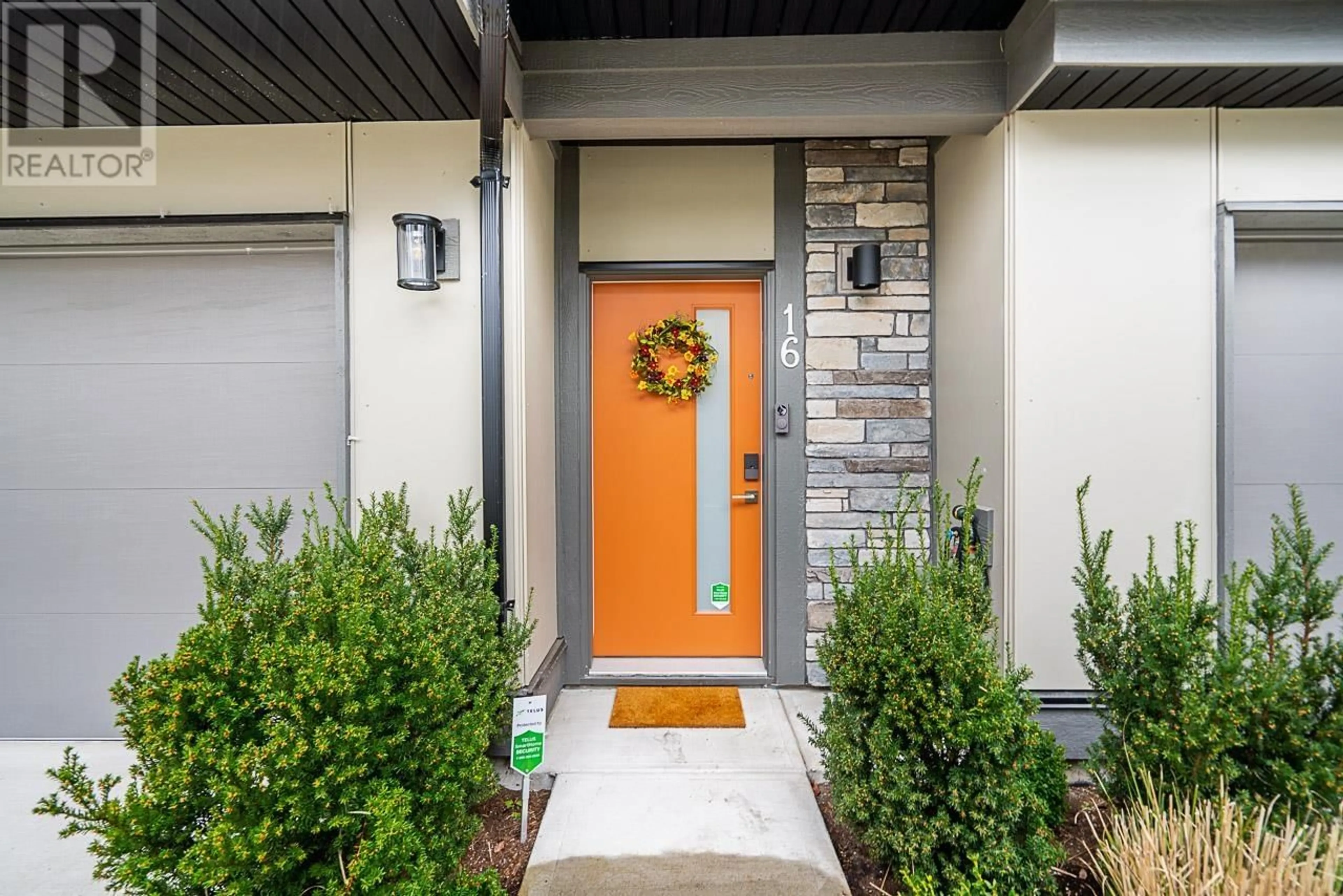 Indoor entryway for 16 - 3535 PRINCETON AVENUE, Coquitlam British Columbia V3E0P1