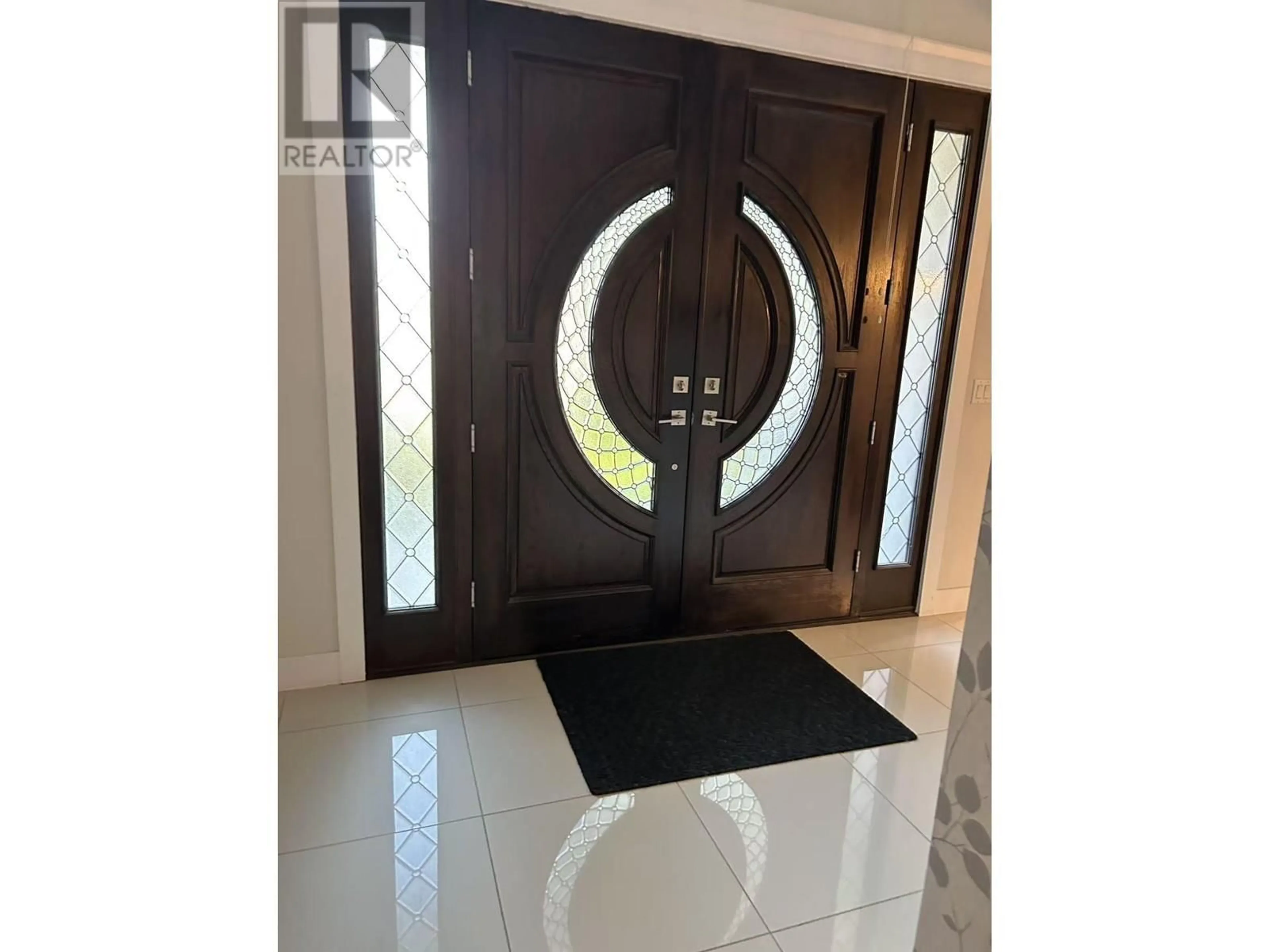 Indoor foyer for 5359 IRVING STREET, Burnaby British Columbia V5H1V1
